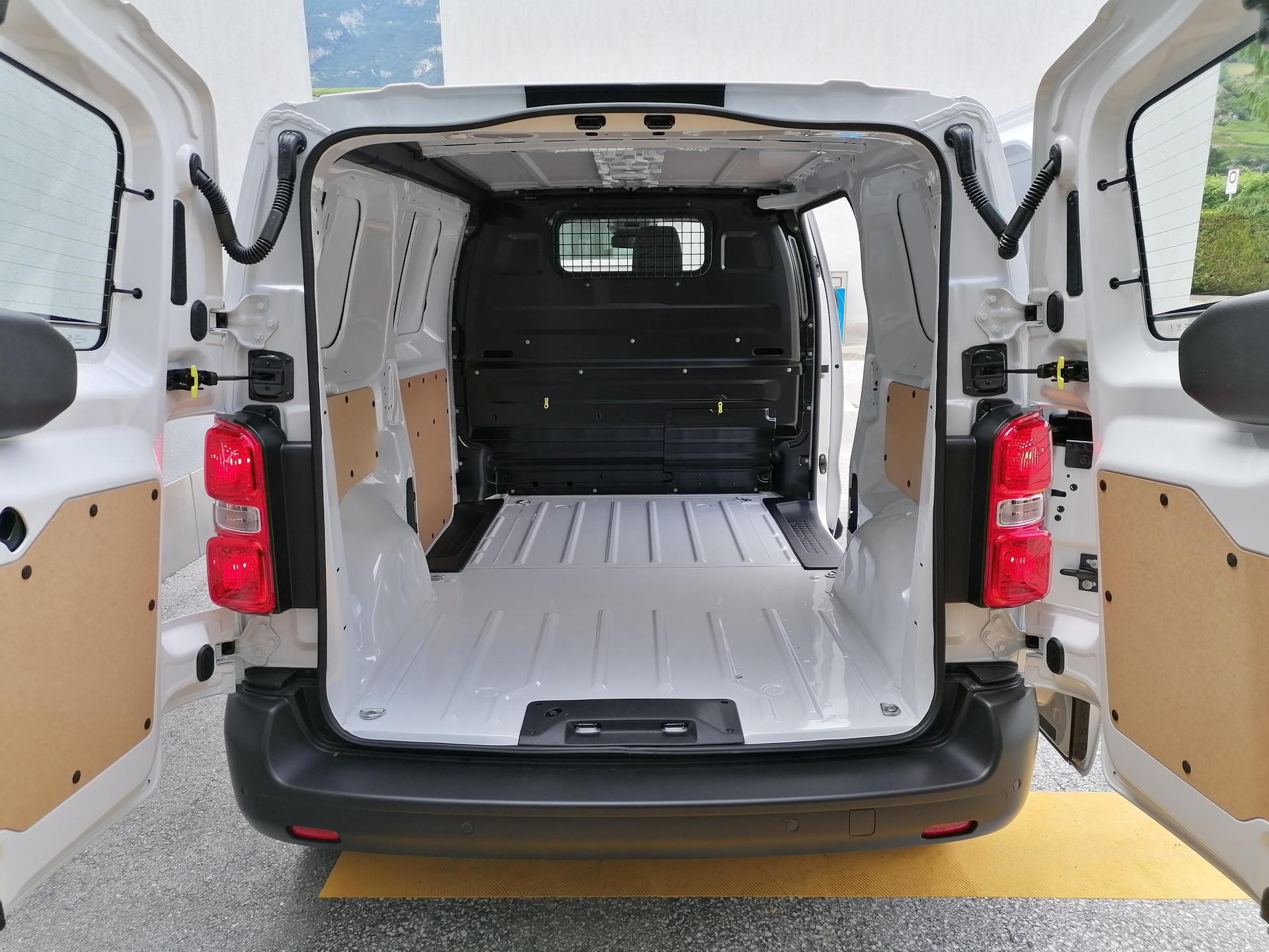TOYOTA PROACE Van L1 2.0 D Active-image-12