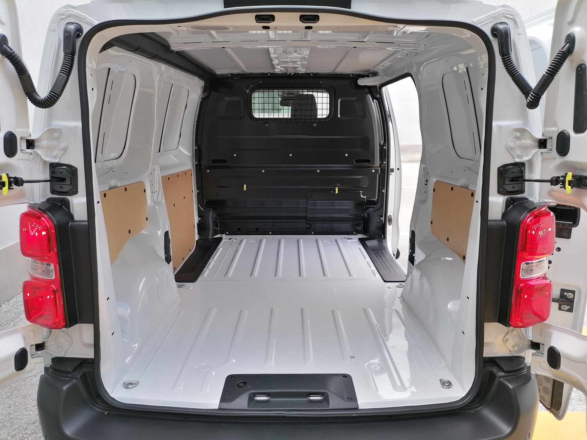 TOYOTA PROACE Van L1 2.0 D Active-image-13