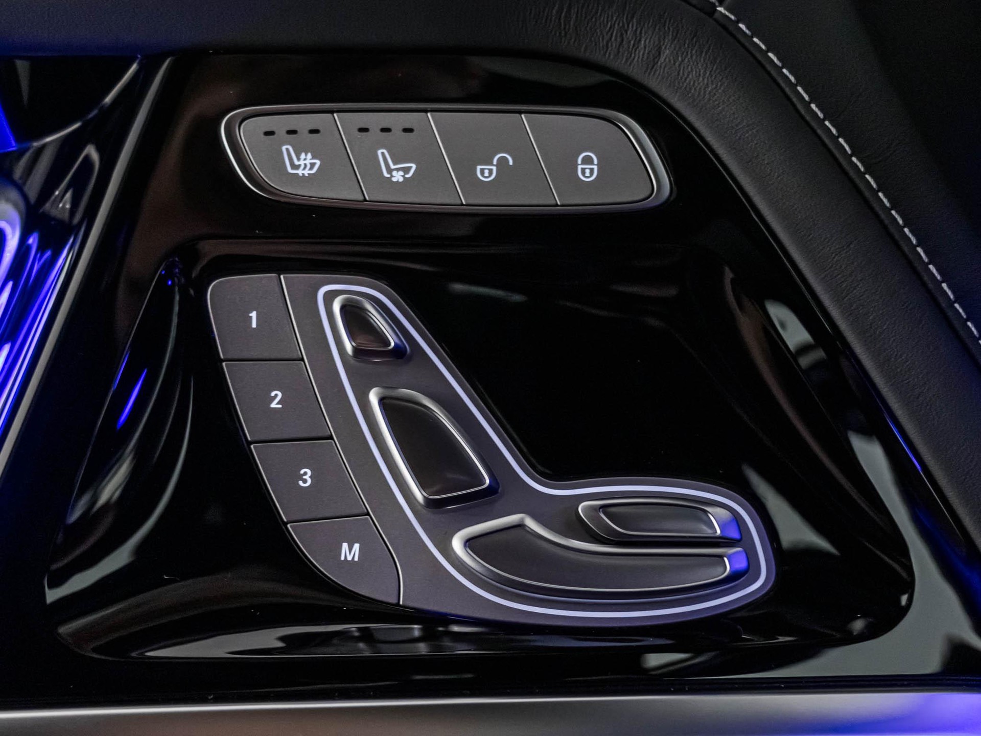 MERCEDES-BENZ G 63 AMG-image-12