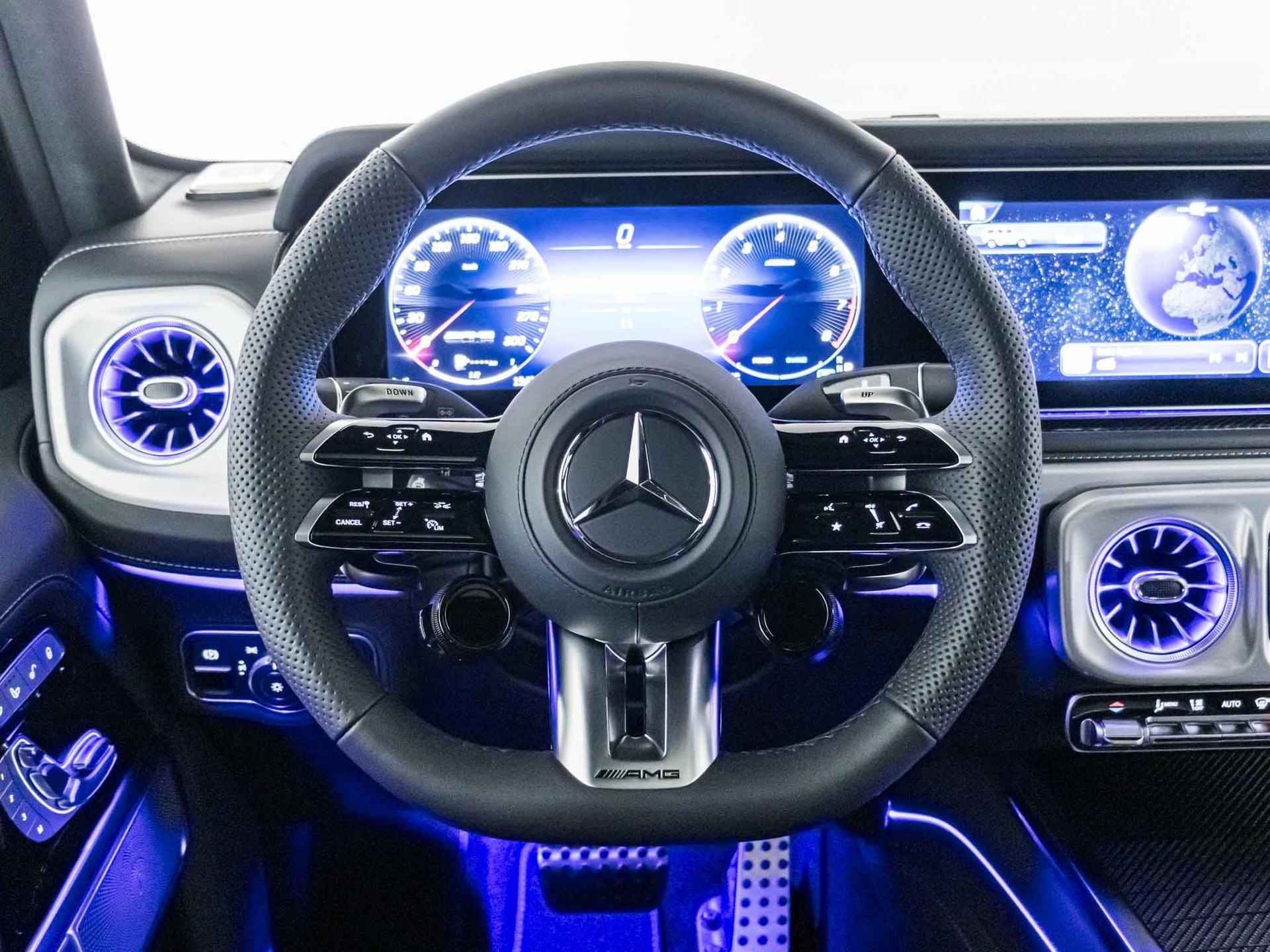 MERCEDES-BENZ G 63 AMG-image-10