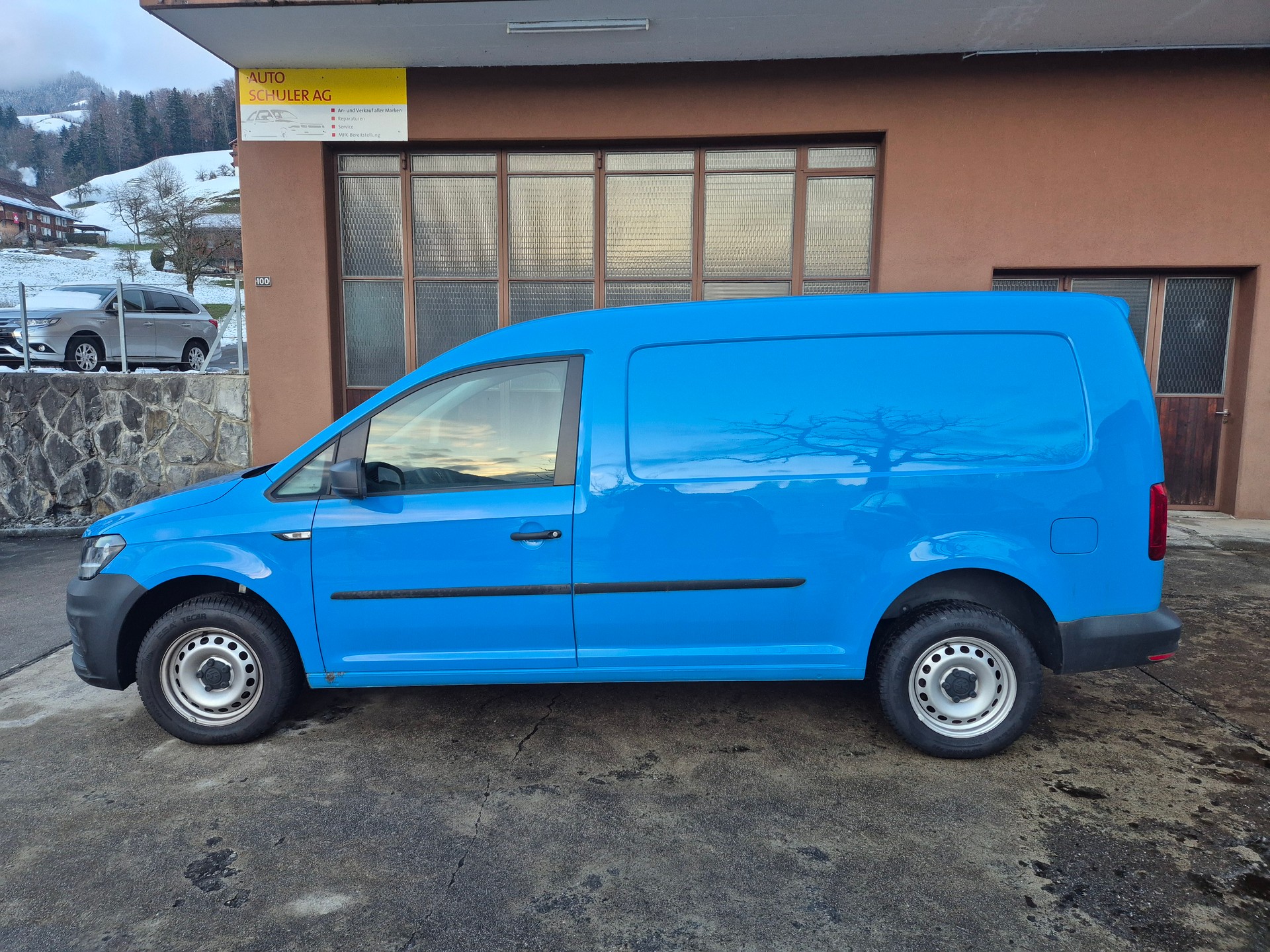 VW Caddy Maxi 2.0TDI 4Motion BlueMotion Technology-image-1