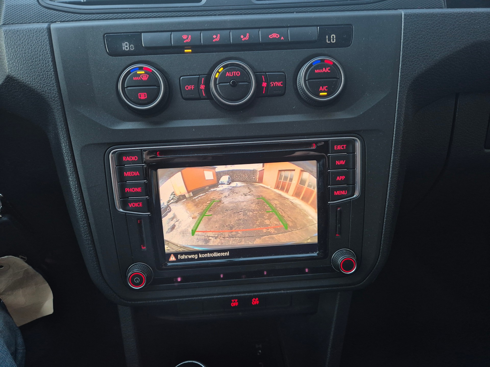 VW Caddy Maxi 2.0TDI 4Motion BlueMotion Technology-image-8