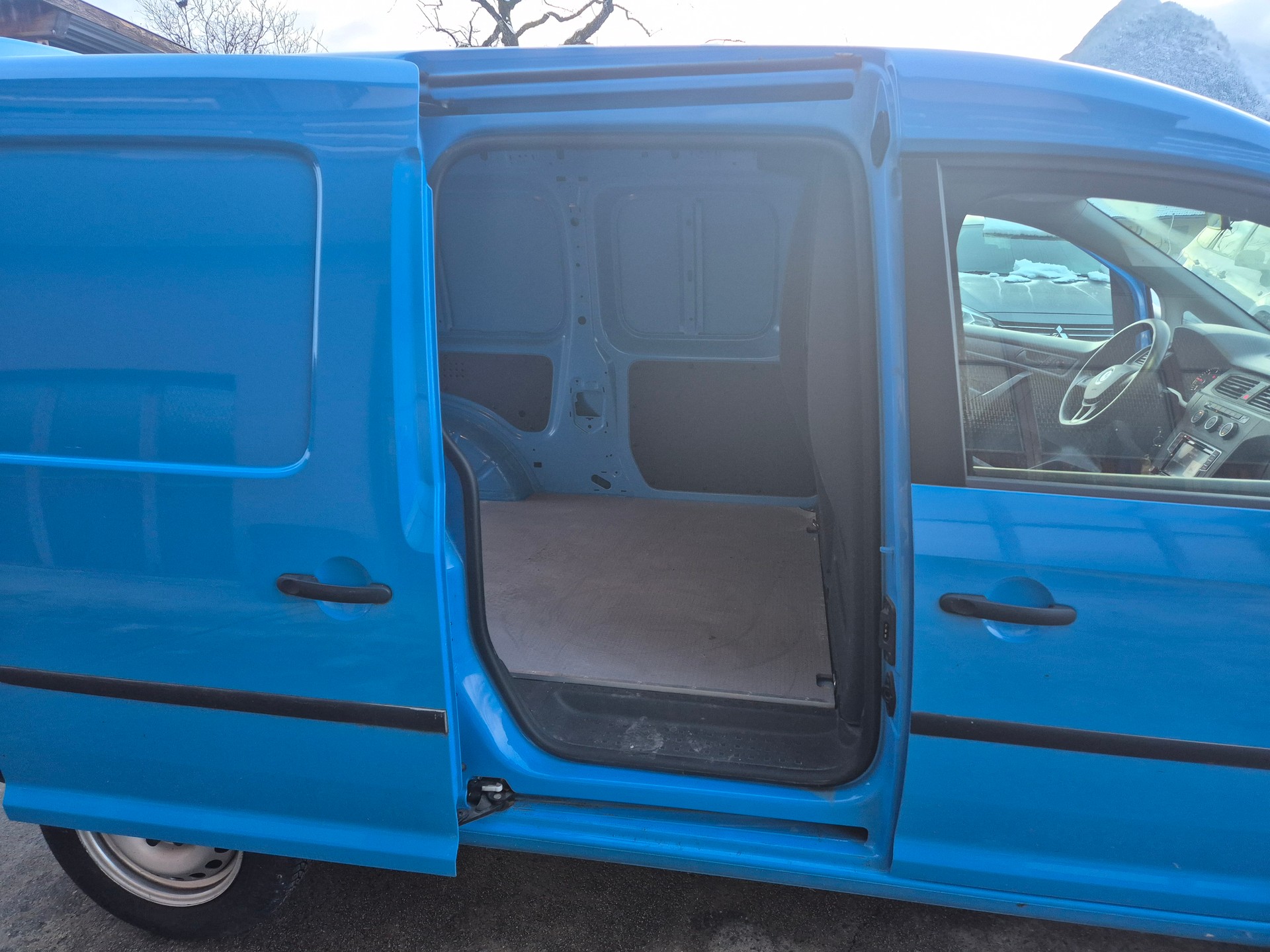 VW Caddy Maxi 2.0TDI 4Motion BlueMotion Technology-image-10