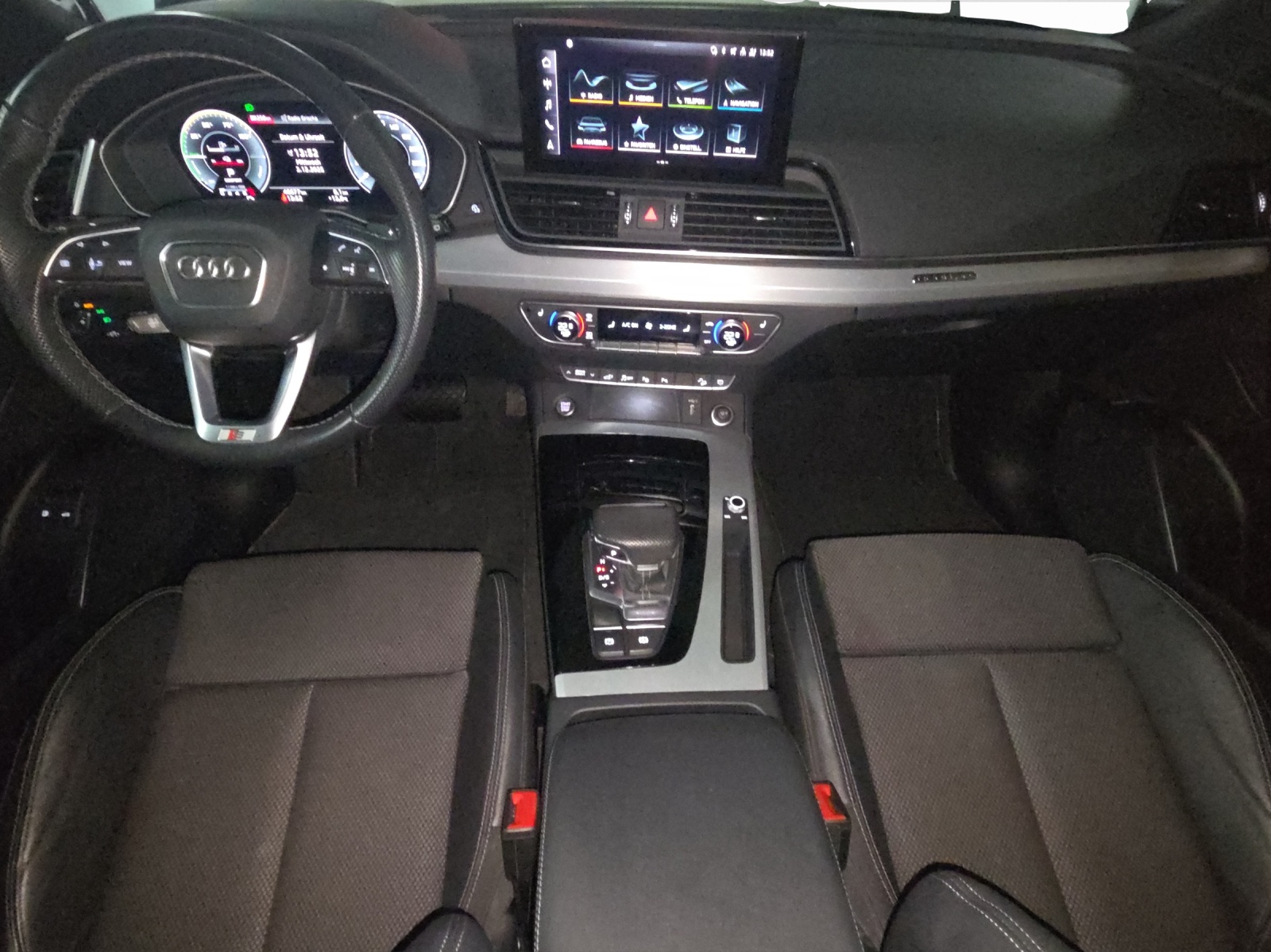 AUDI Q5 55 TFSI e PHEV S line quattro S-tronic-image-6