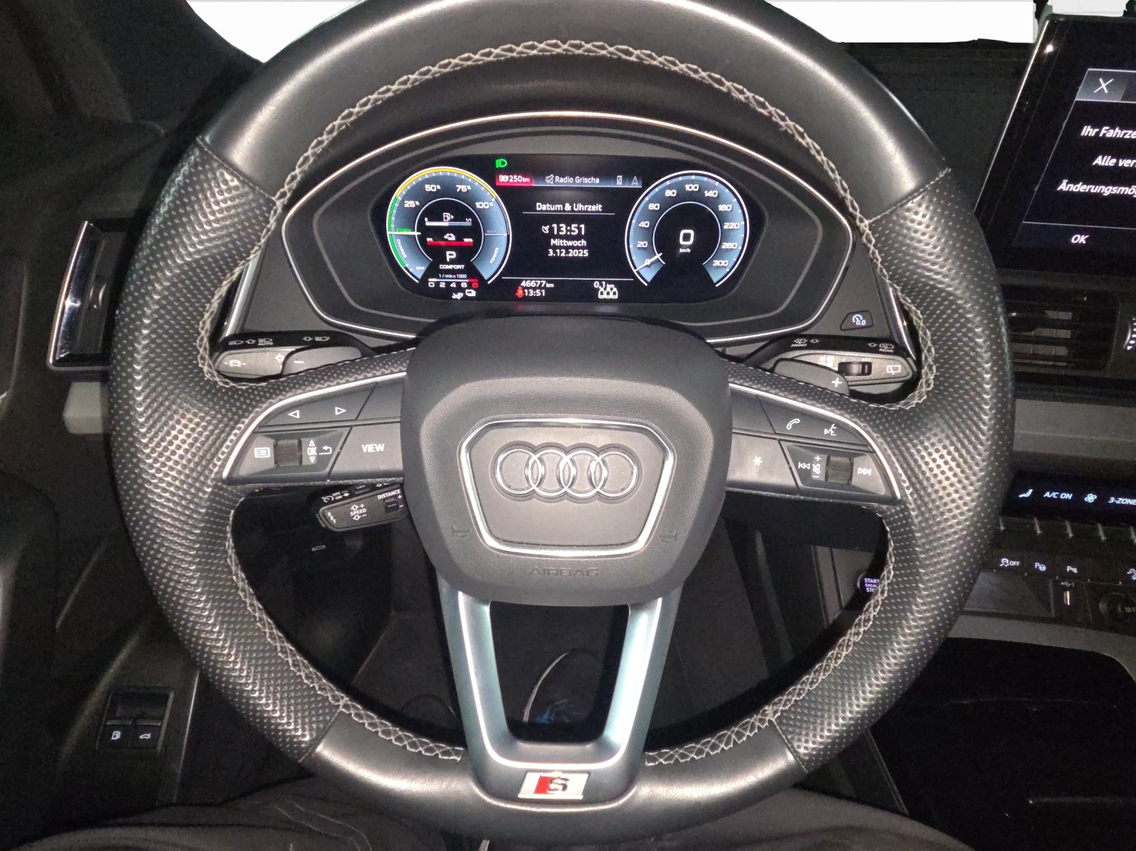 AUDI Q5 55 TFSI e PHEV S line quattro S-tronic-image-5
