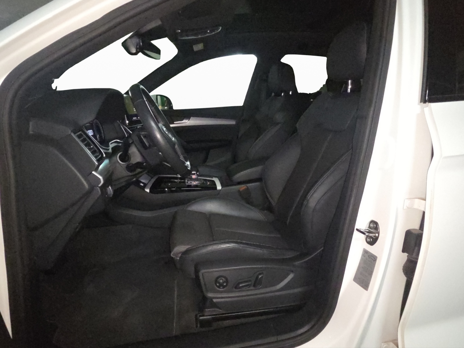 AUDI Q5 55 TFSI e PHEV S line quattro S-tronic-image-4
