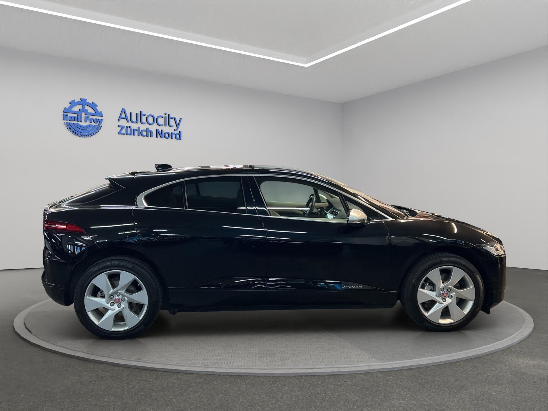 JAGUAR I-Pace EV400 HSE AWD-image-4