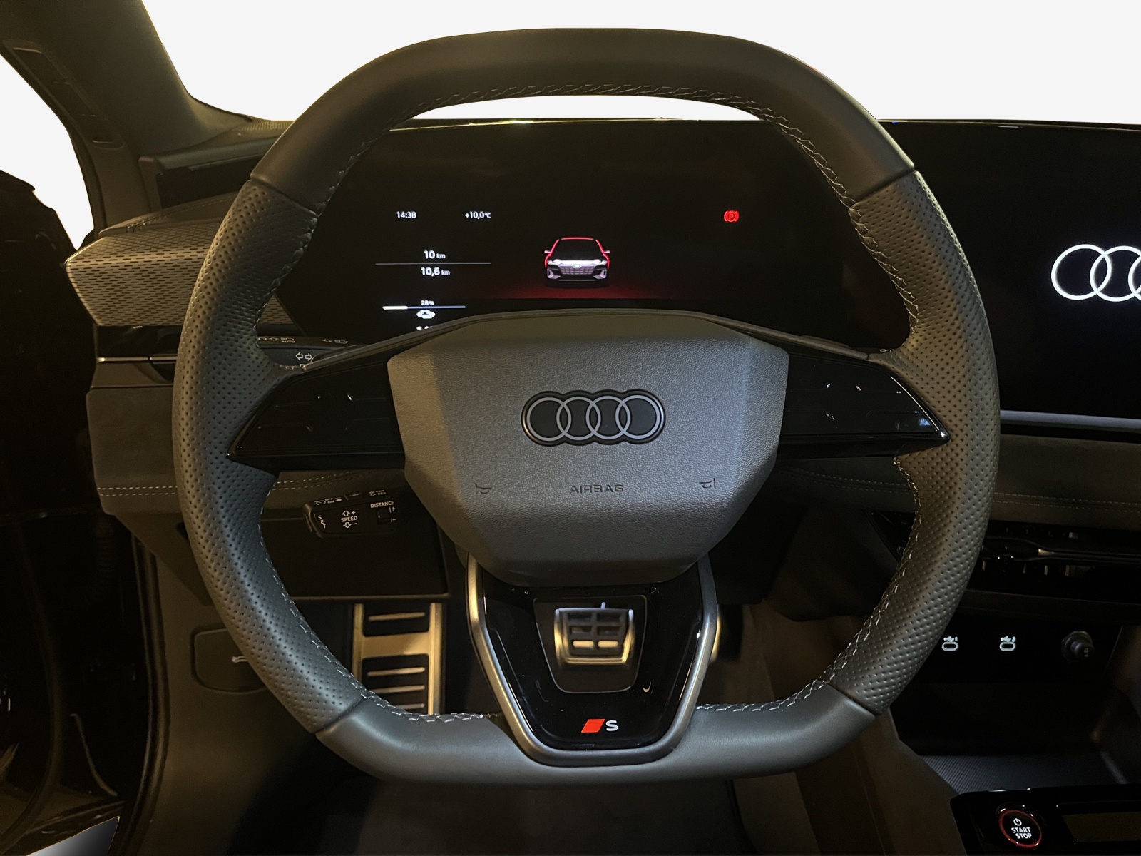 AUDI A6 Avant e-tron quattro-image-8