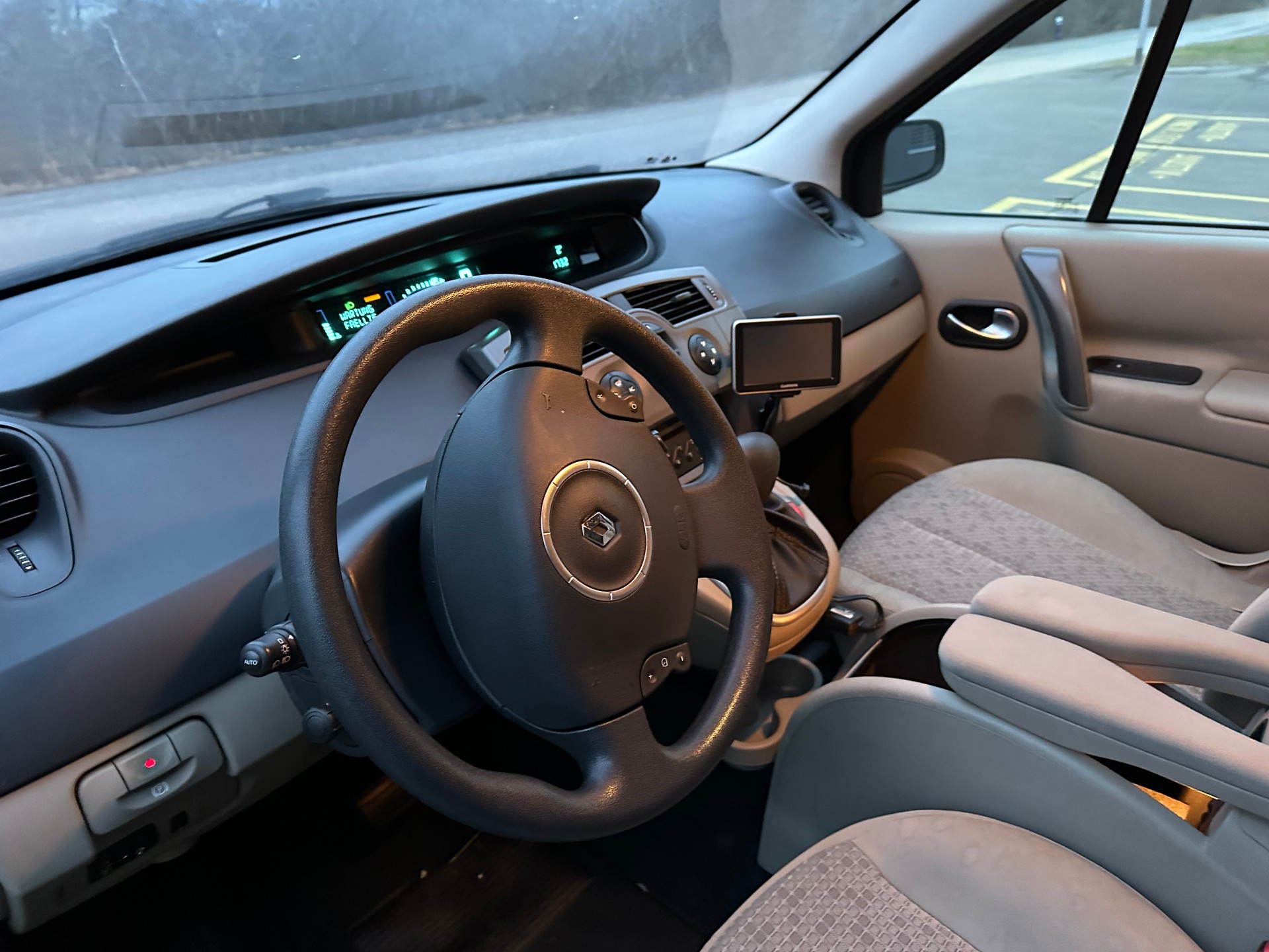 RENAULT Scénic 2.0 16V Fairway Automatic-image-6