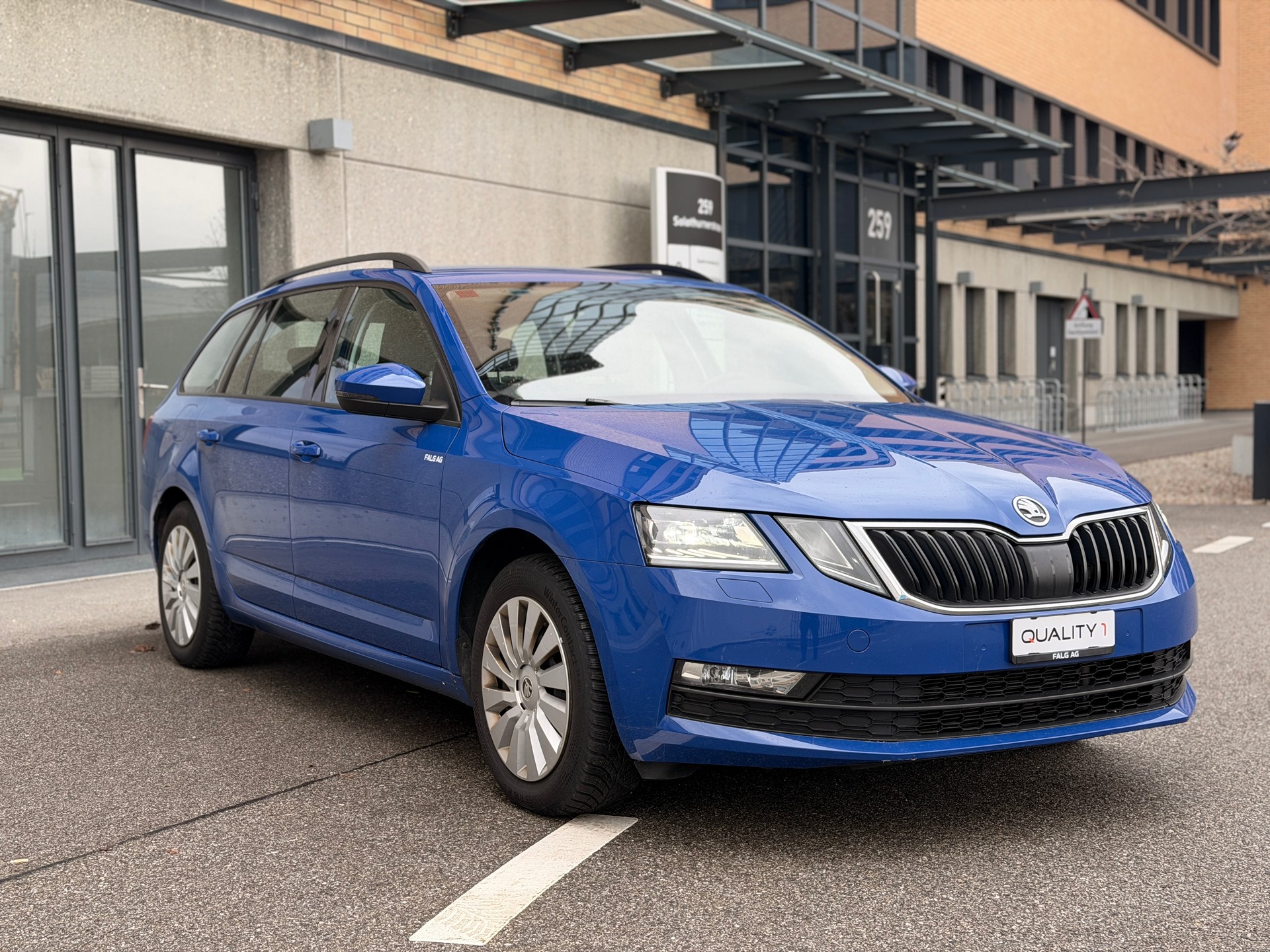 SKODA Octavia Combi 2.0 TDI Ambition 4x4 DSG-image-5