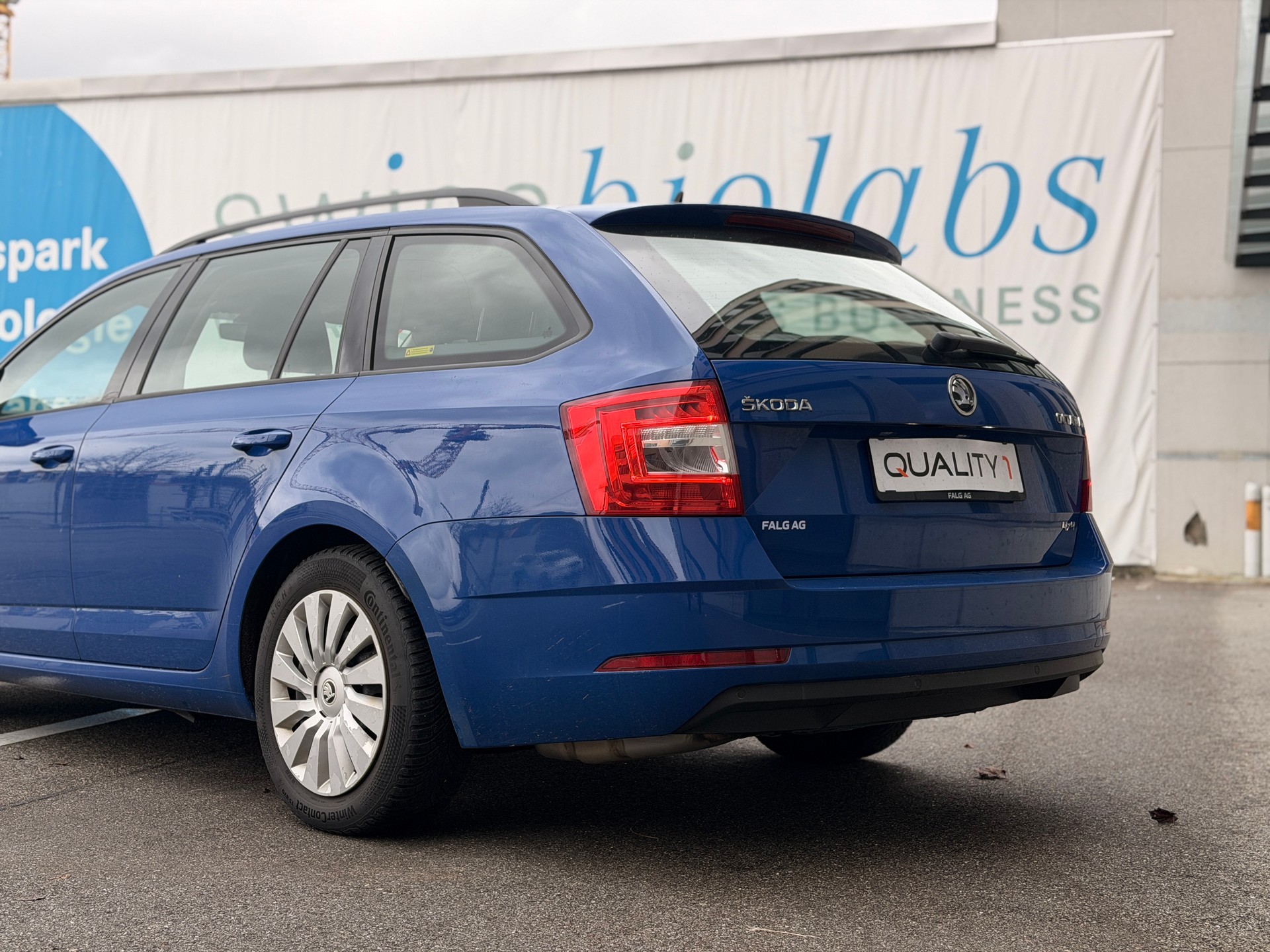 SKODA Octavia Combi 2.0 TDI Ambition 4x4 DSG-image-11