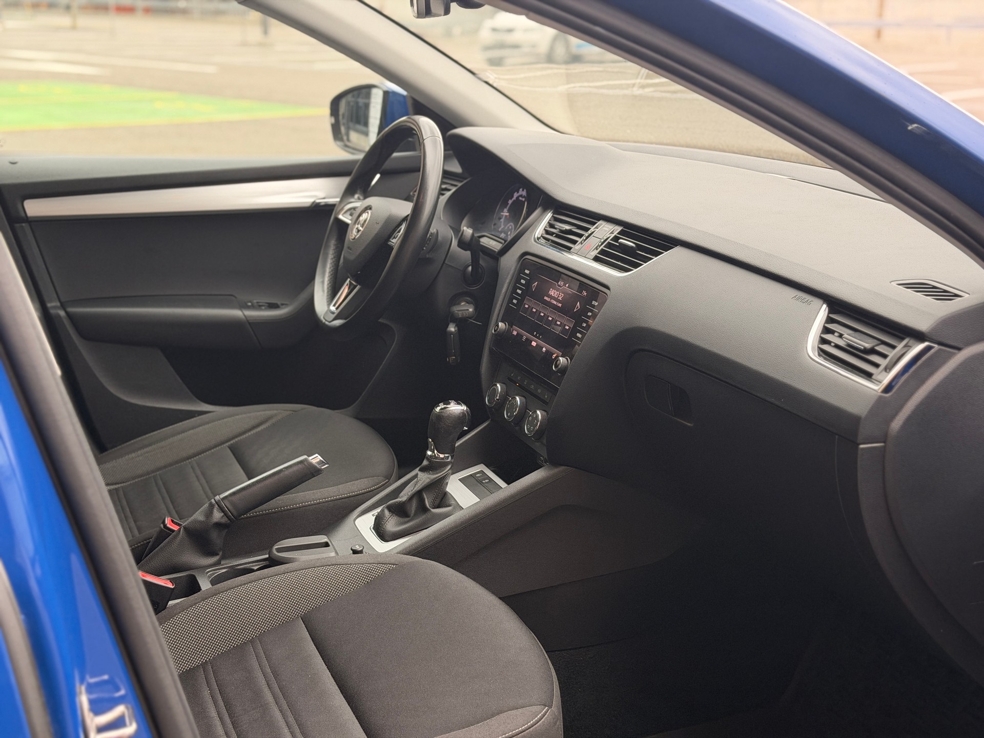 SKODA Octavia Combi 2.0 TDI Ambition 4x4 DSG-image-23