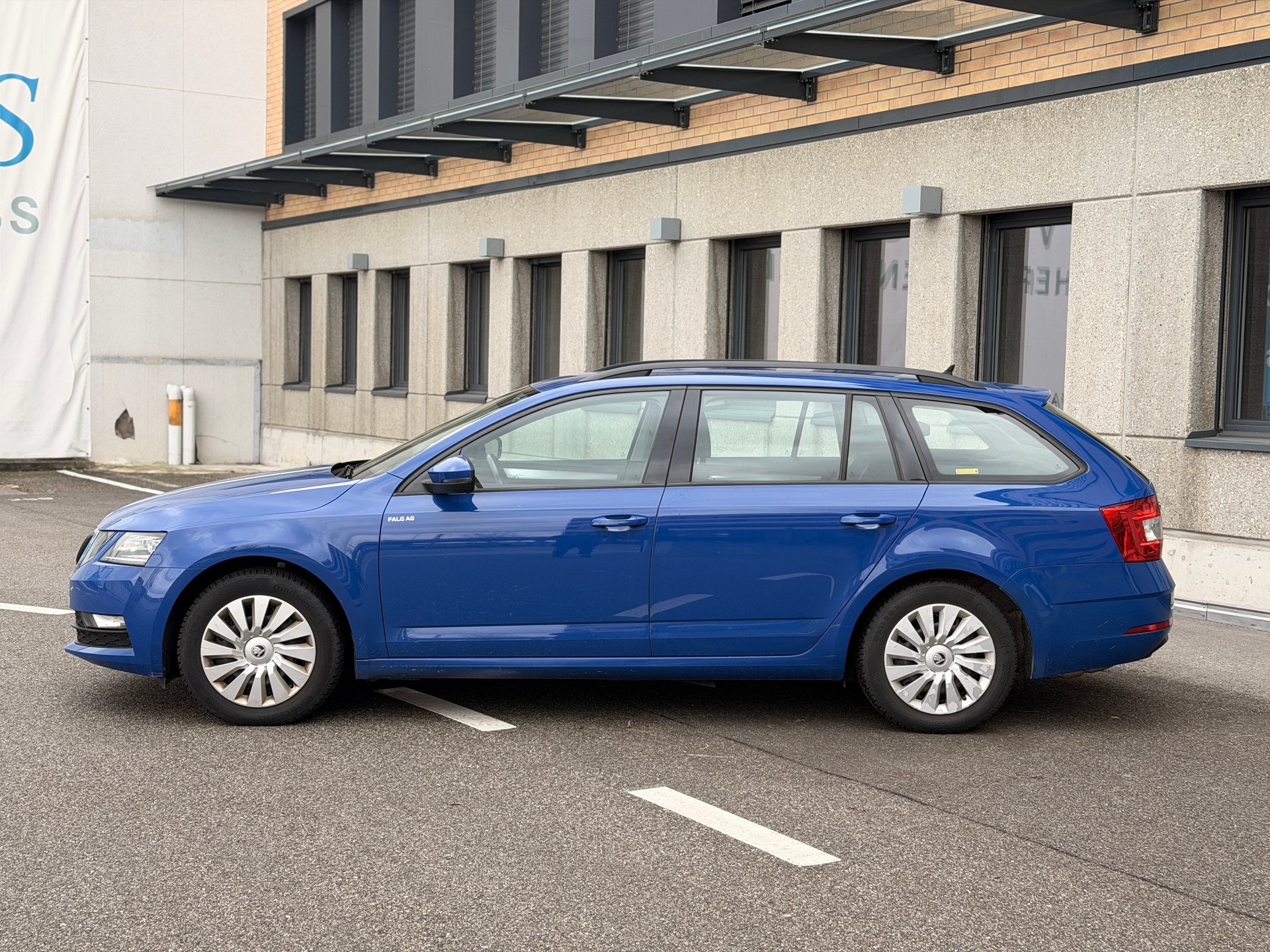 SKODA Octavia Combi 2.0 TDI Ambition 4x4 DSG-image-1