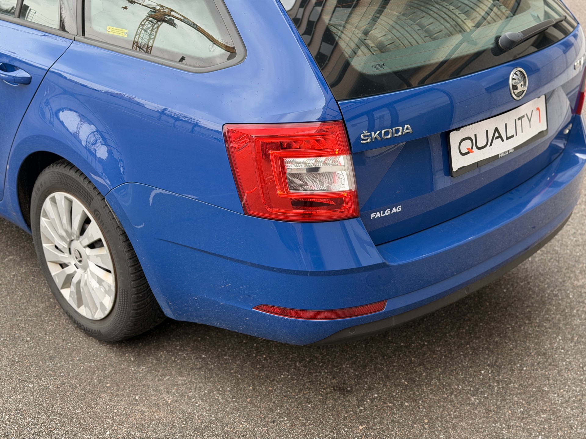 SKODA Octavia Combi 2.0 TDI Ambition 4x4 DSG-image-12