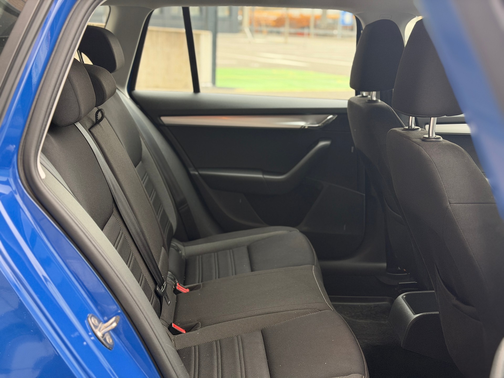 SKODA Octavia Combi 2.0 TDI Ambition 4x4 DSG-image-19
