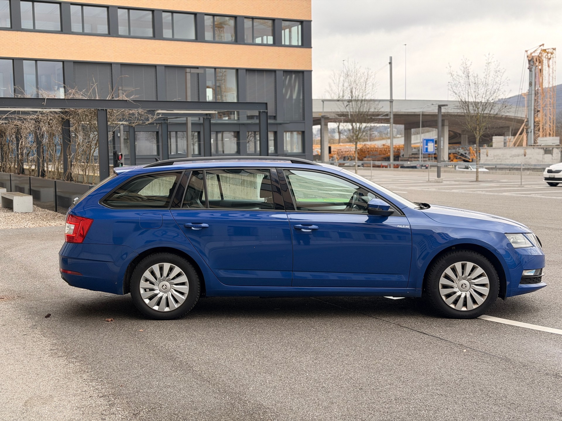 SKODA Octavia Combi 2.0 TDI Ambition 4x4 DSG-image-6