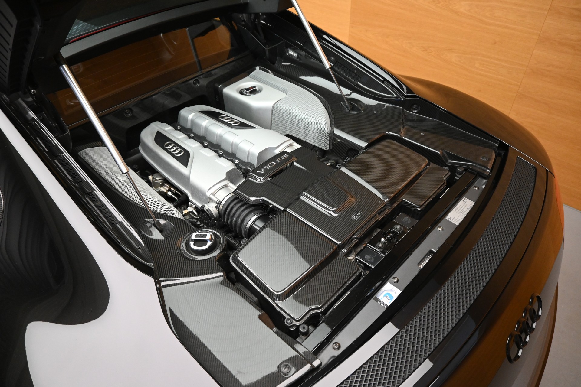 AUDI R8 plus Coupé 5.2 S-Tronic-image-6