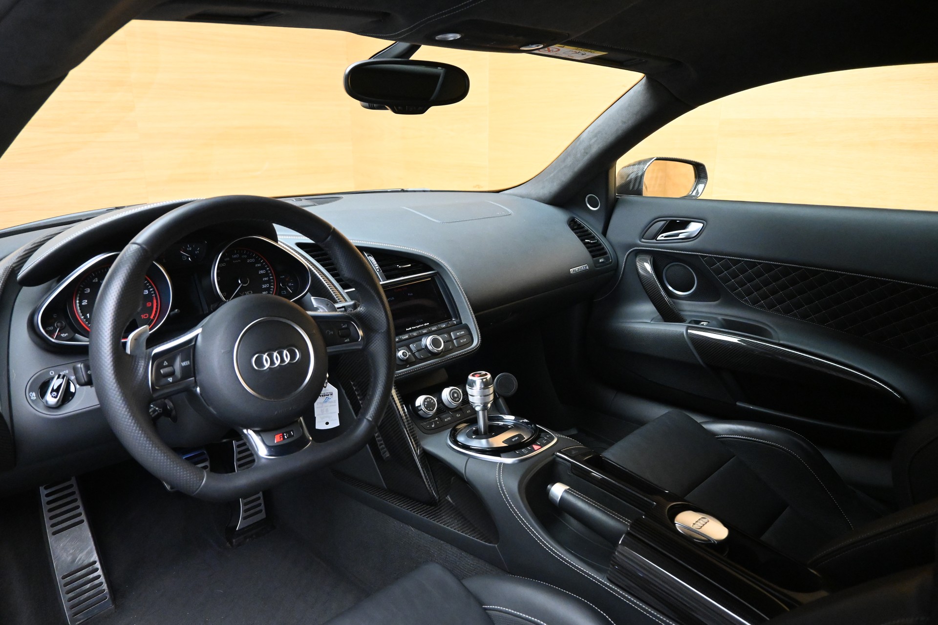 AUDI R8 plus Coupé 5.2 S-Tronic-image-10
