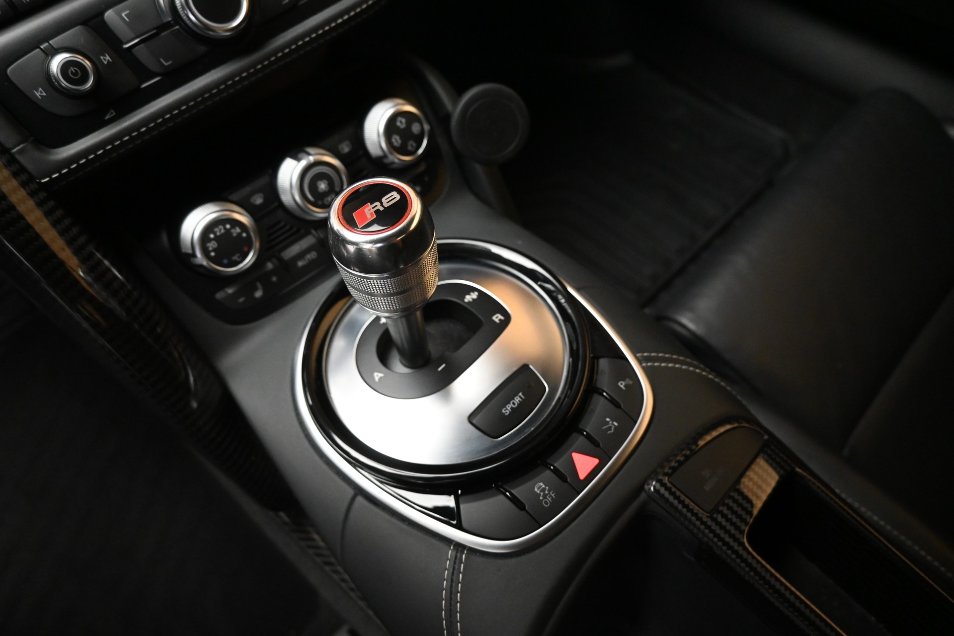 AUDI R8 plus Coupé 5.2 S-Tronic-image-11