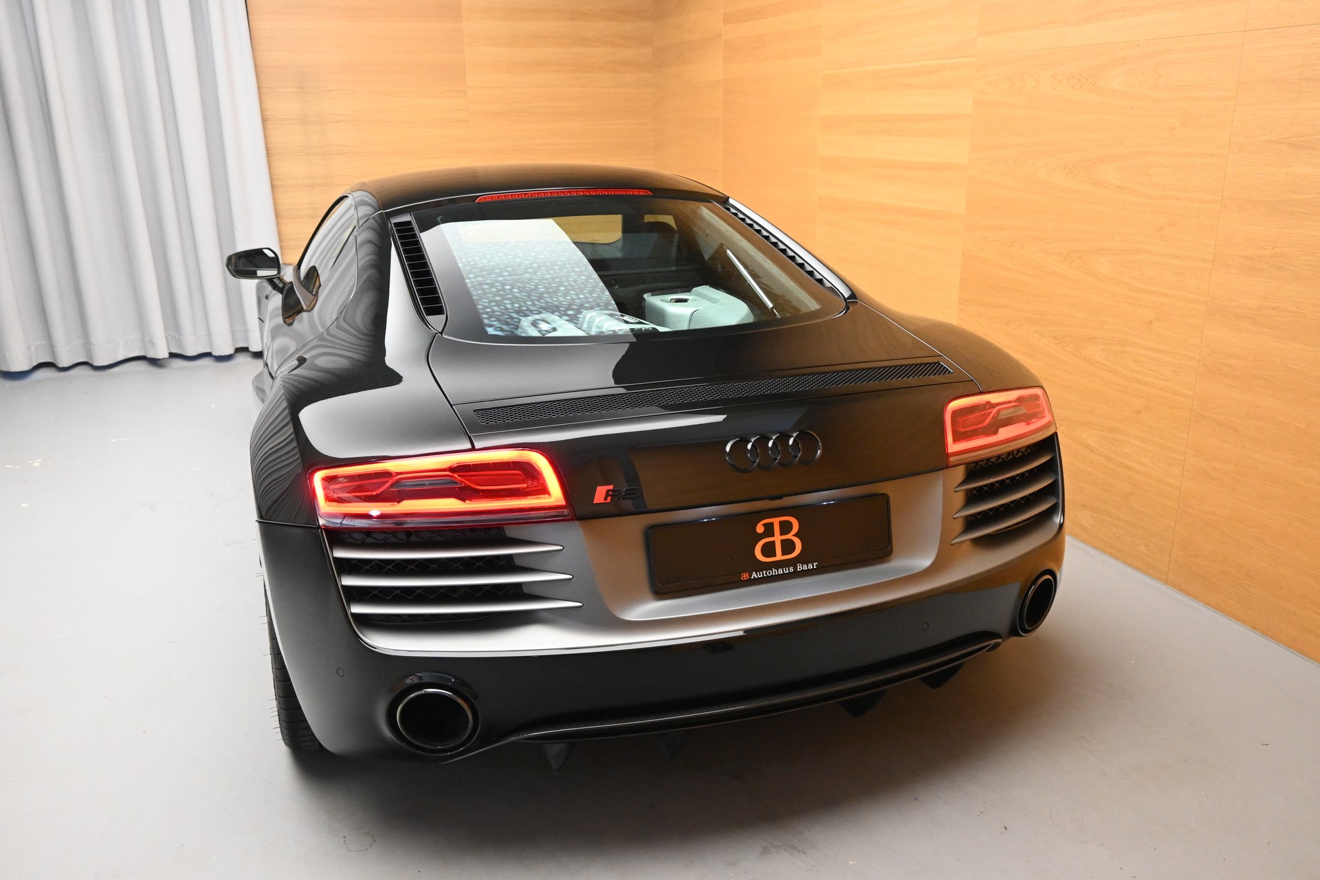 AUDI R8 plus Coupé 5.2 S-Tronic-image-5