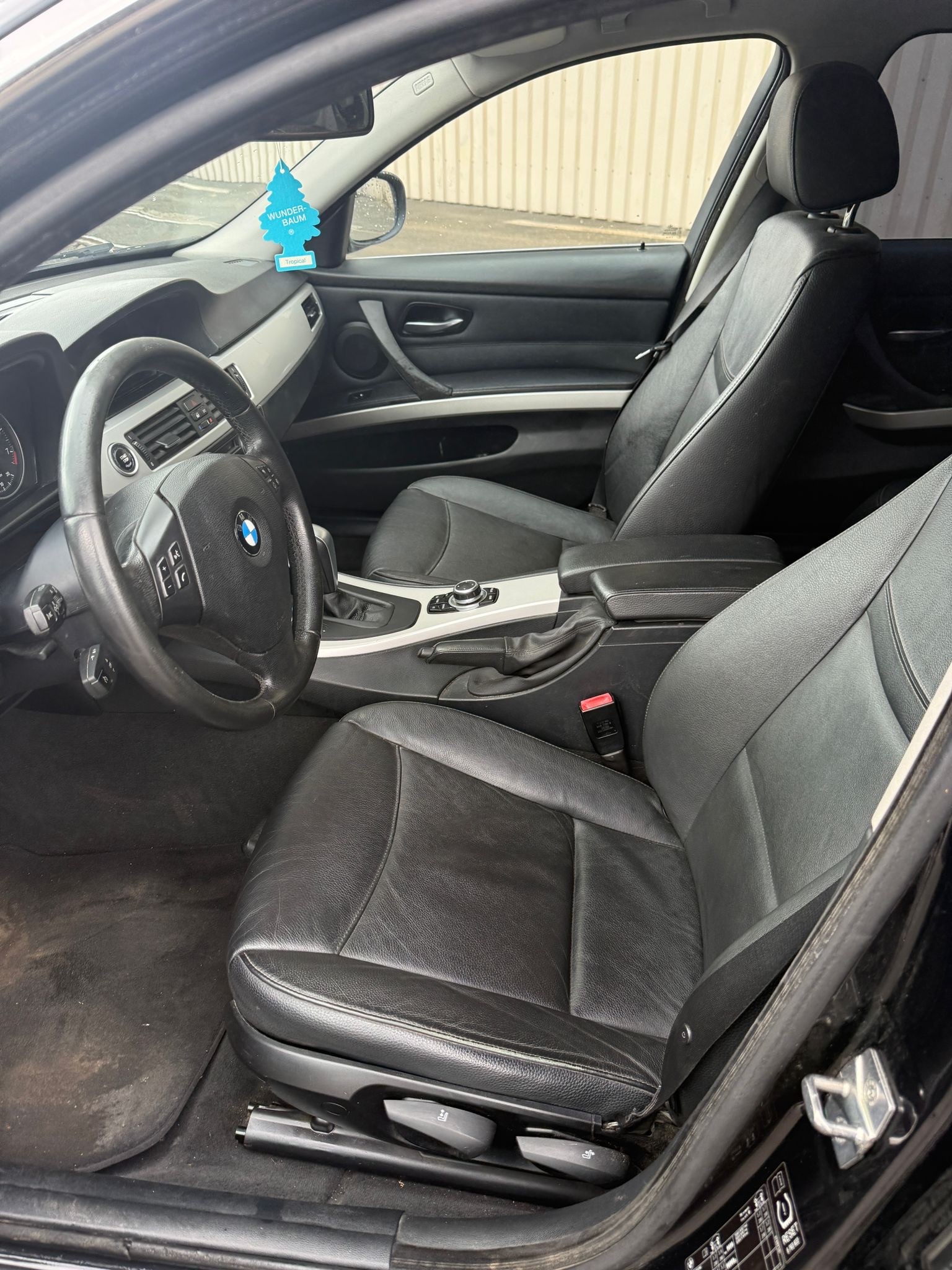 BMW 325i Touring Steptronic-image-10