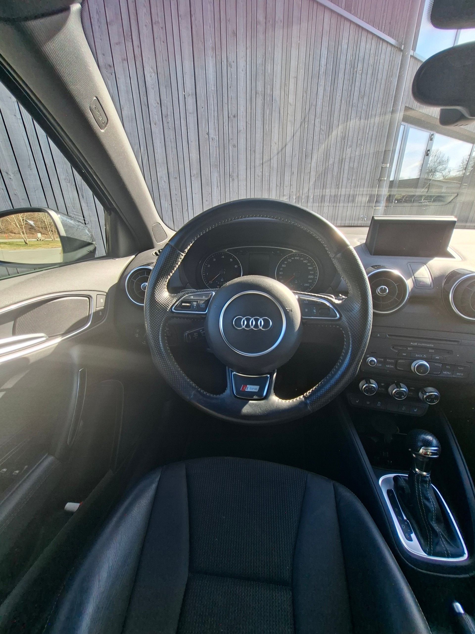 AUDI A1 Sportback Sport 1.4 TFSI Ambition S-tronic-image-8