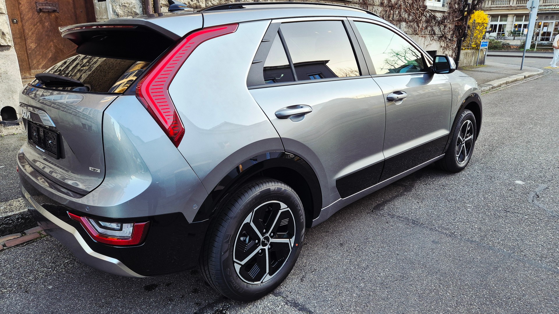 KIA Niro 1.6GDi Hybrid Style DCT-image-4