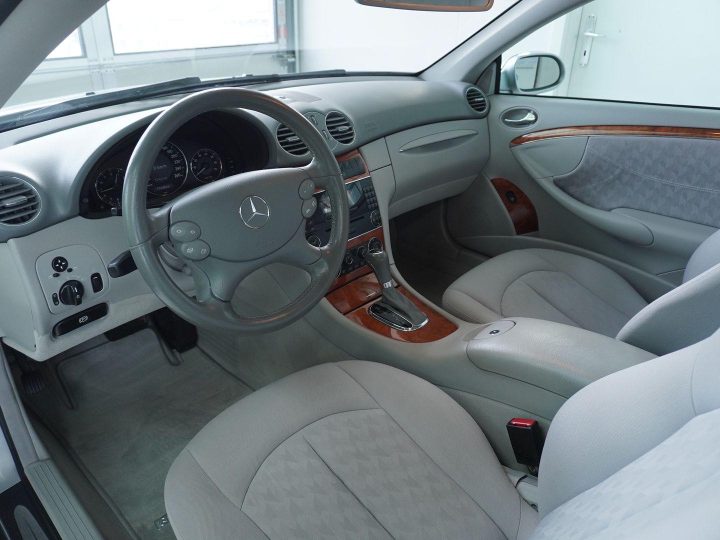 MERCEDES-BENZ CLK 240 Elégance-showroom-element-2
