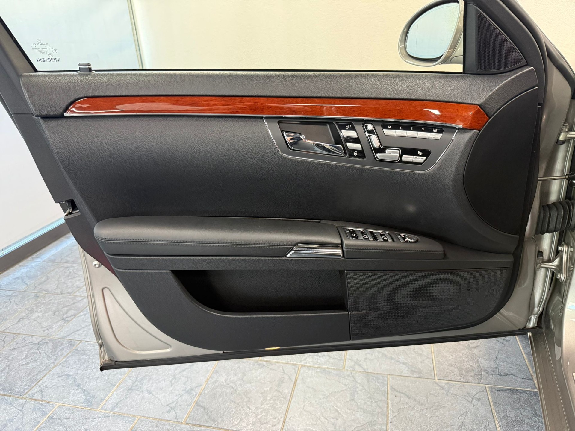 MERCEDES-BENZ S 500 4Matic 7G-Tronic-image-11