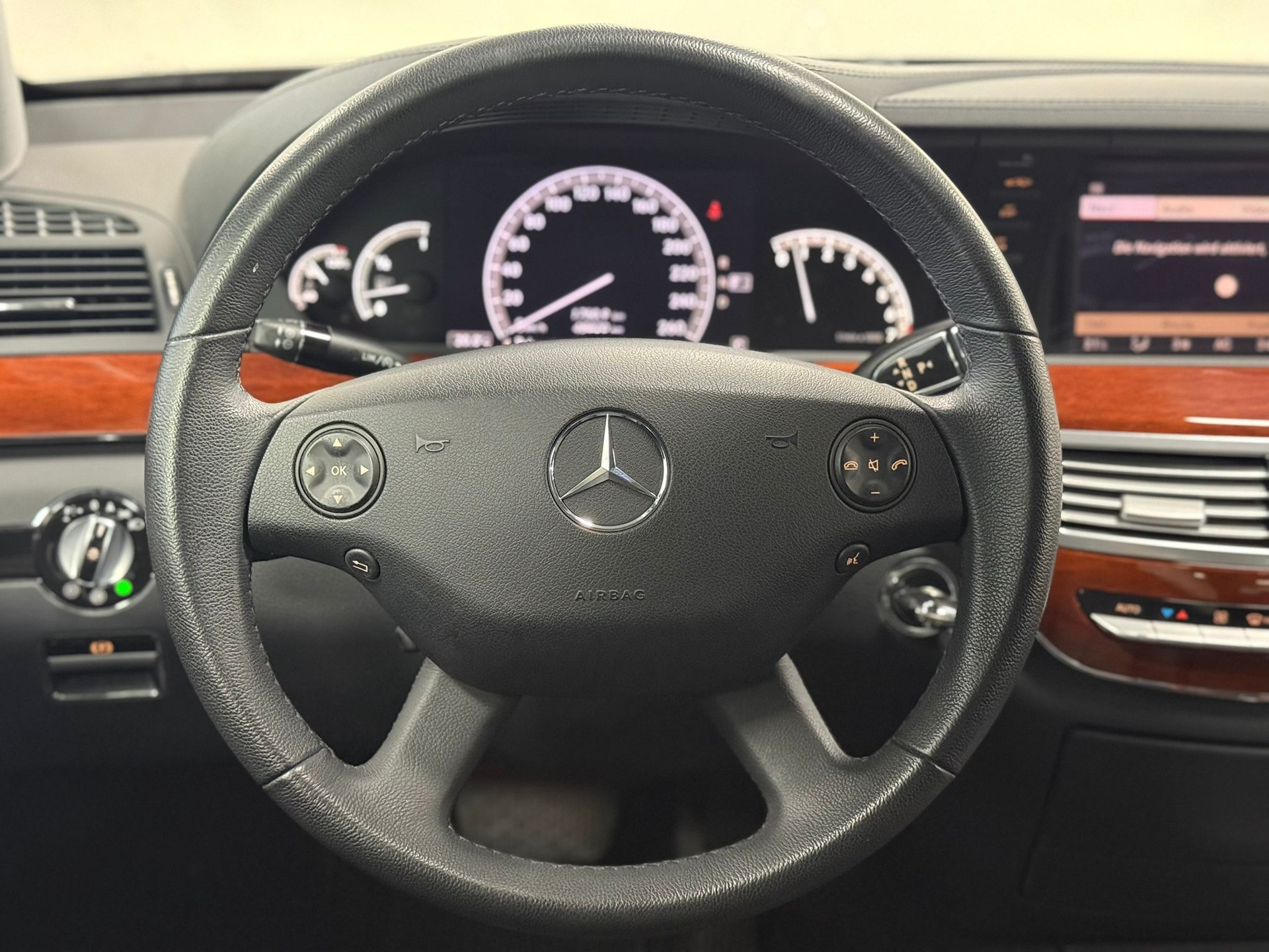 MERCEDES-BENZ S 500 4Matic 7G-Tronic-image-14