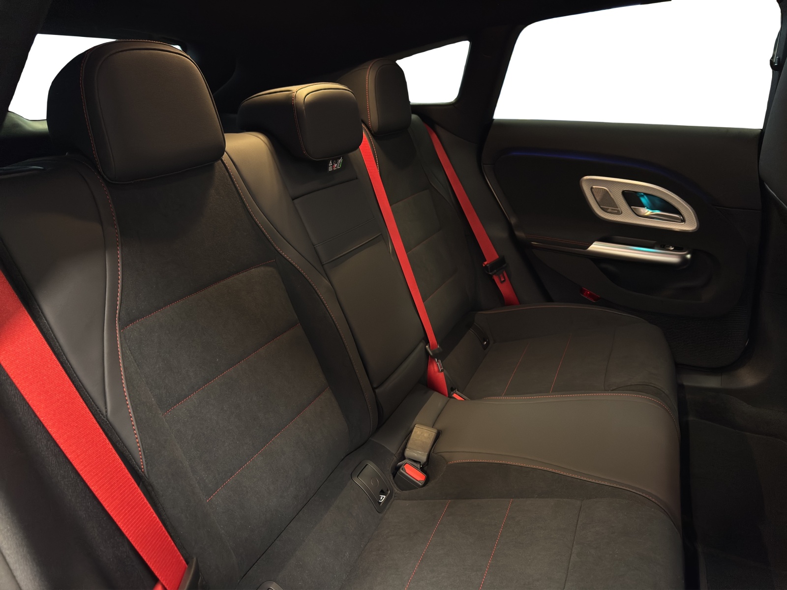 MERCEDES-BENZ CLA SB 350 4M 85 kWh EQ-image-18