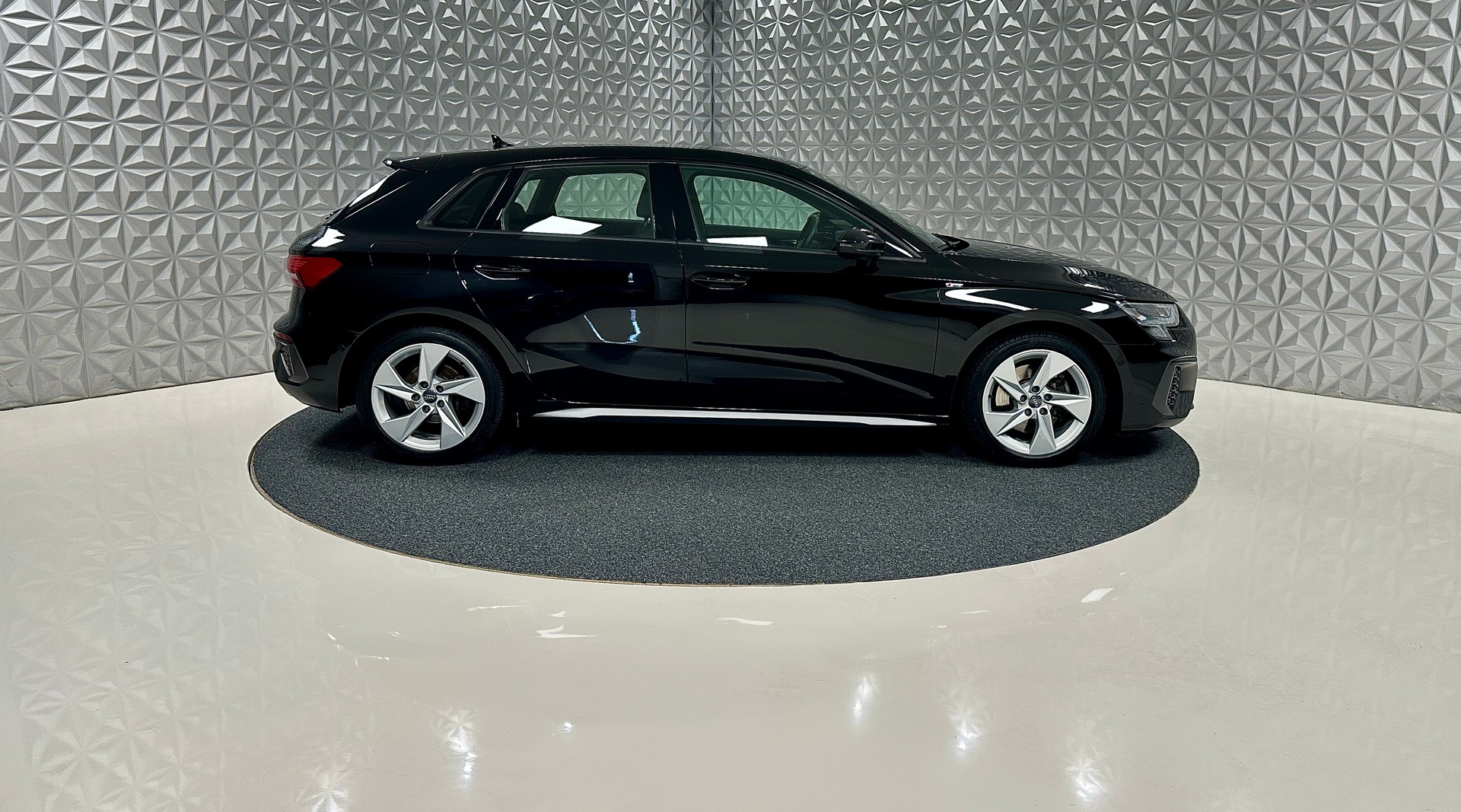 AUDI A3 Sportback 35 TFSI S line S-tronic-showroom-element-3