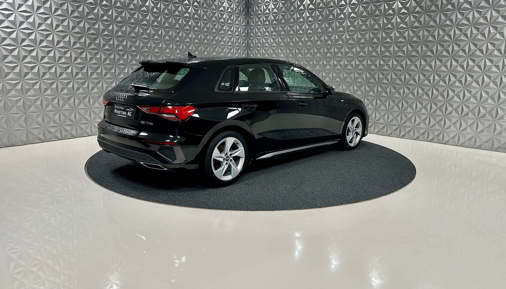 AUDI A3 Sportback 35 TFSI S line S-tronic-image-4