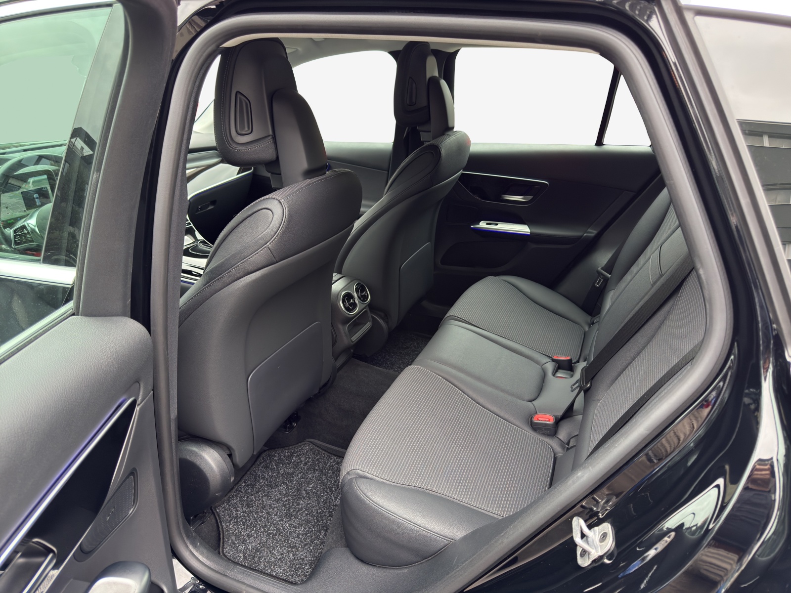 MERCEDES-BENZ GLC 300 e 4Matic 9G-Tronic-image-11