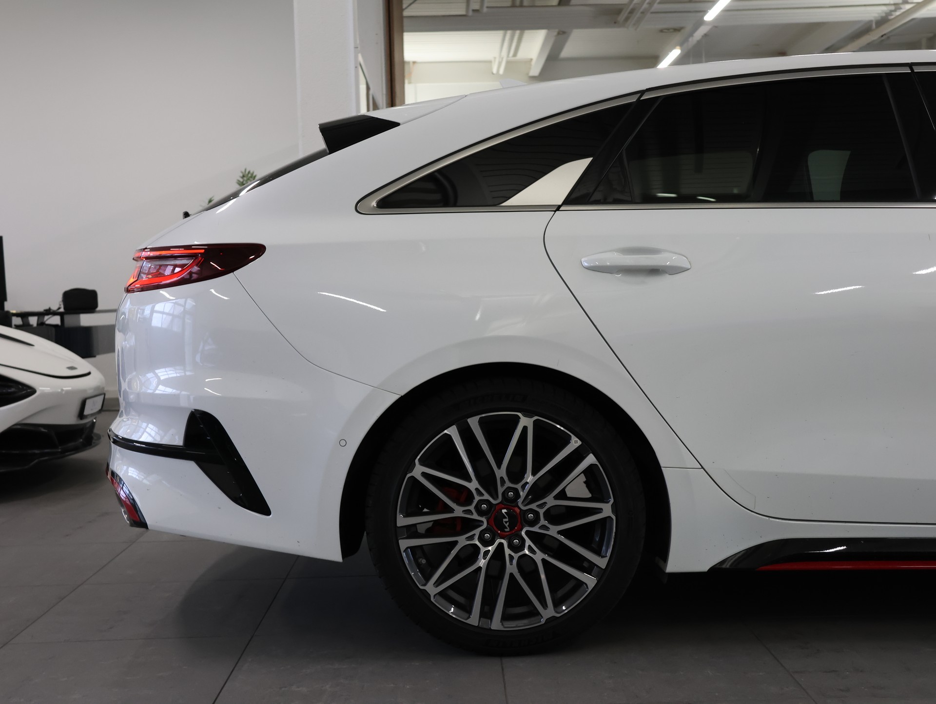 KIA ProCeed 1.6 T-GDi GT DCT *JBL Anlage * *Rückfahrkamera* *Memory Packet*-image-11