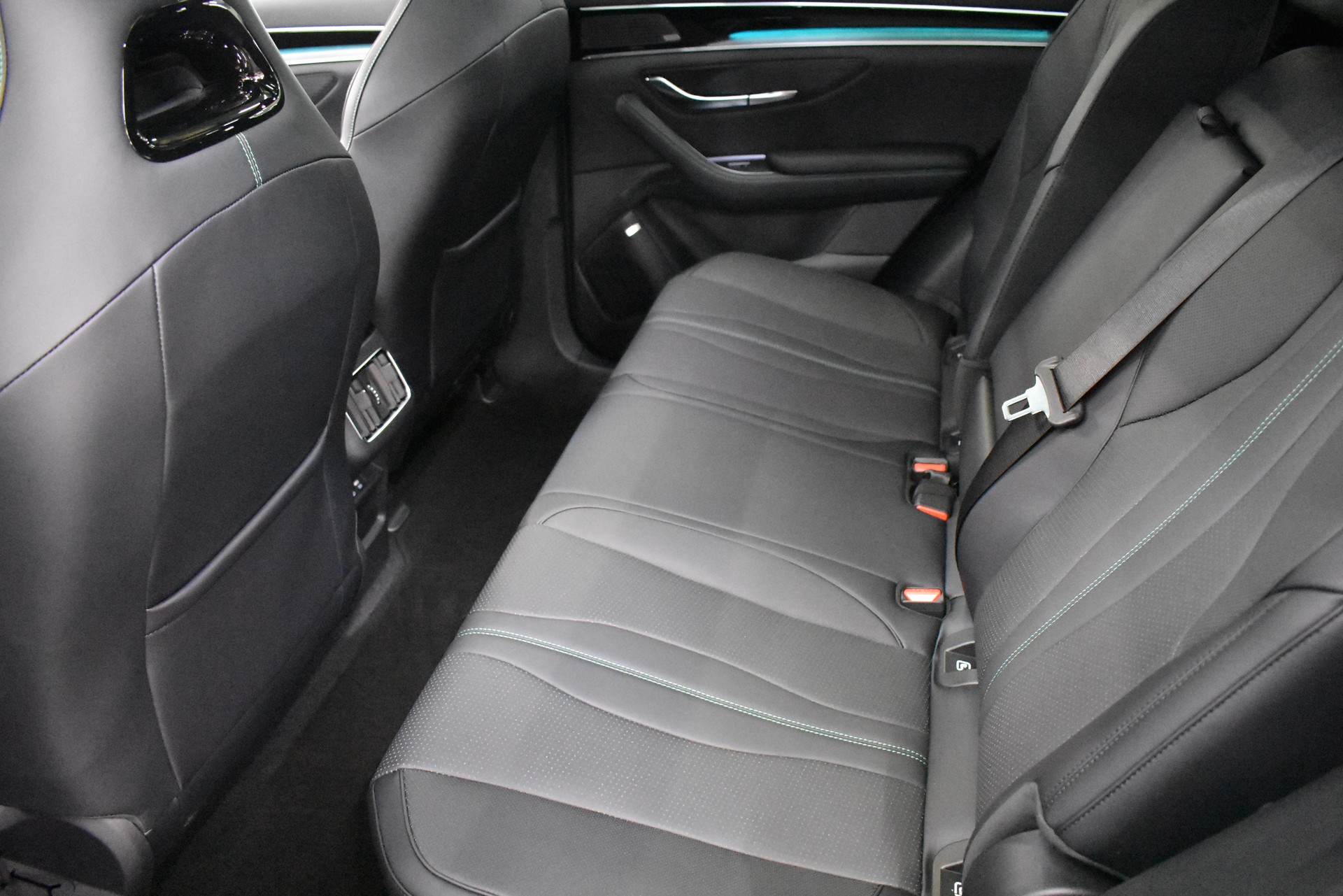 BYD Seal U DM-i Design AWD-image-12