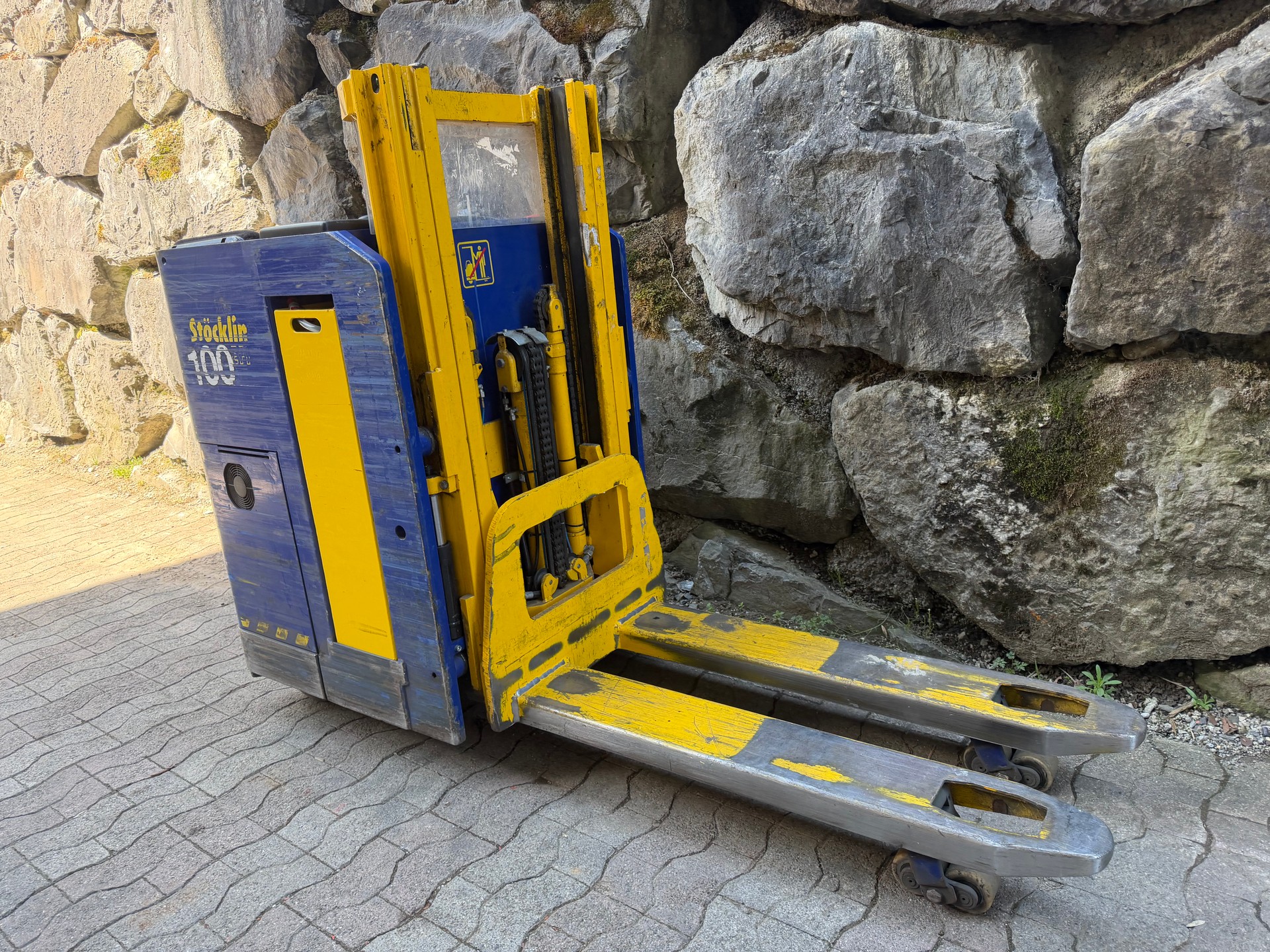 UNIMOG Stöckle Seitenstapler-image-4