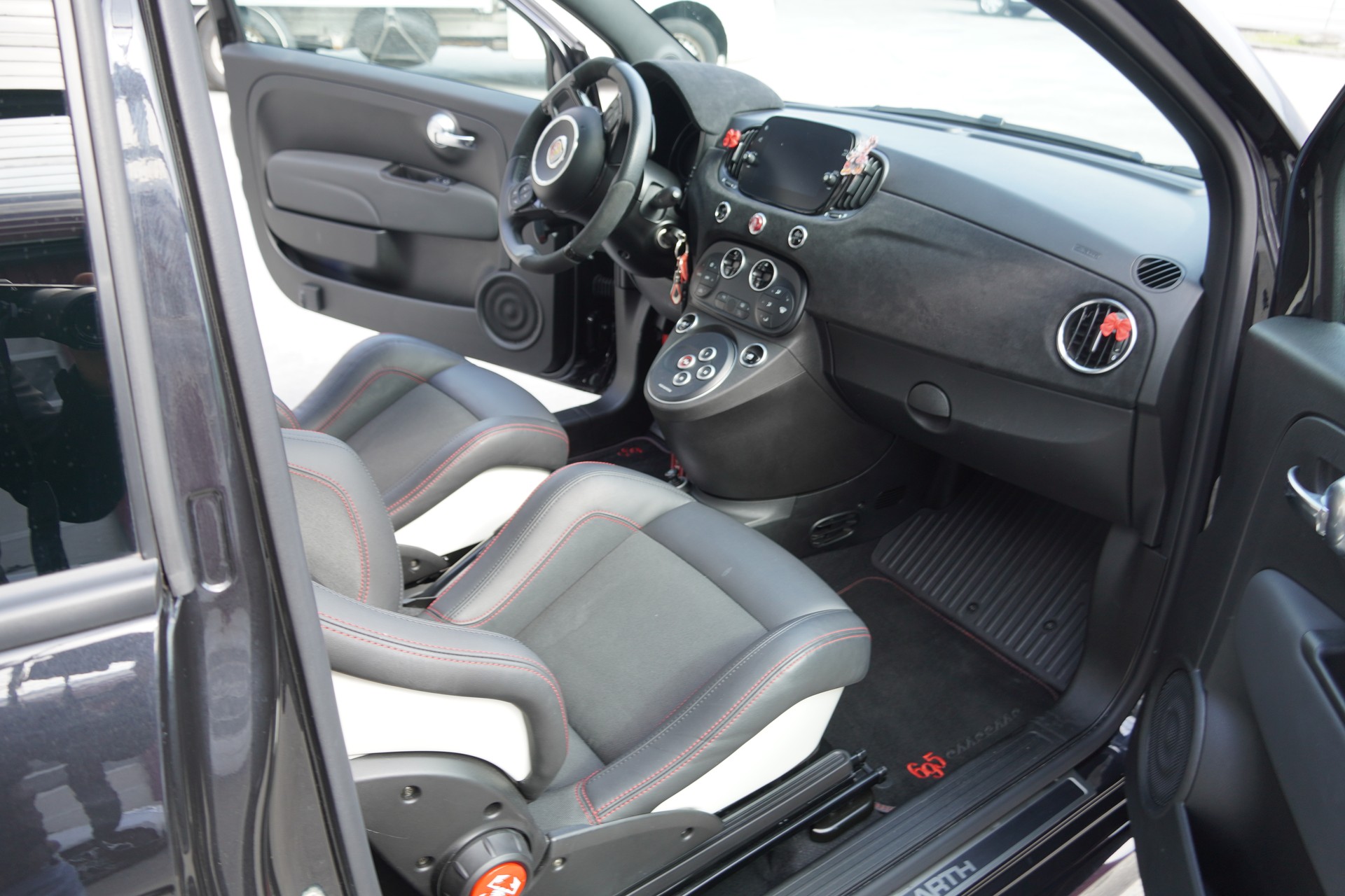 FIAT Abarth 695 Esseesse 1.4 T-Jet 180 – One of 695-image-13
