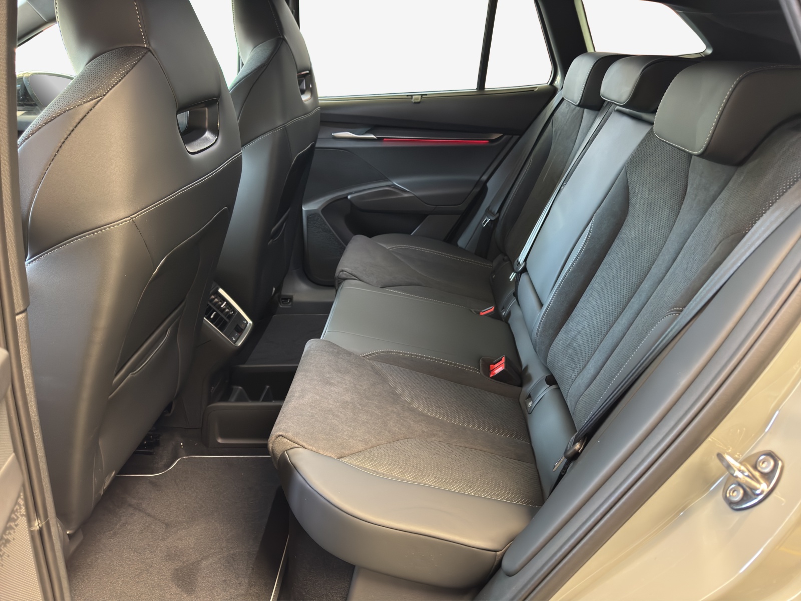SKODA Enyaq 85x Sportline 4x4-image-11