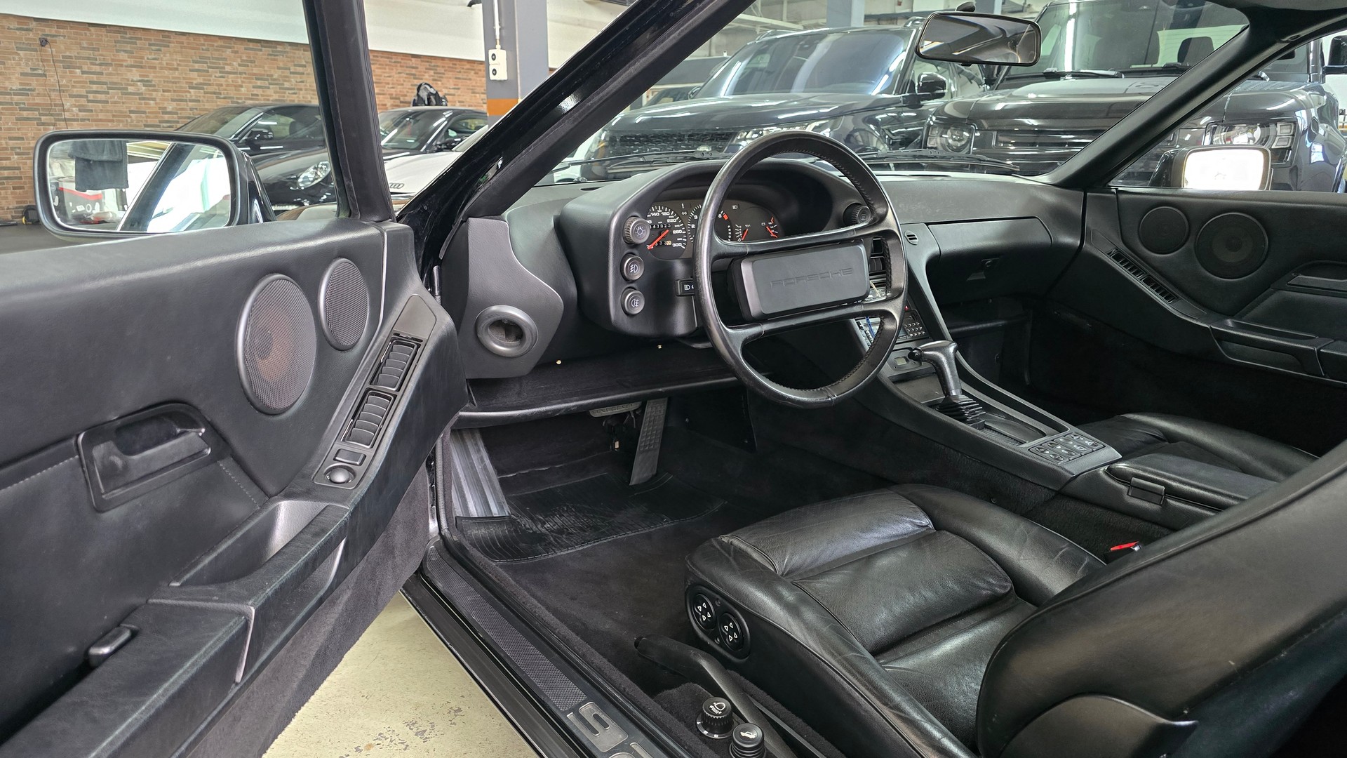 PORSCHE 928 S4-image-21