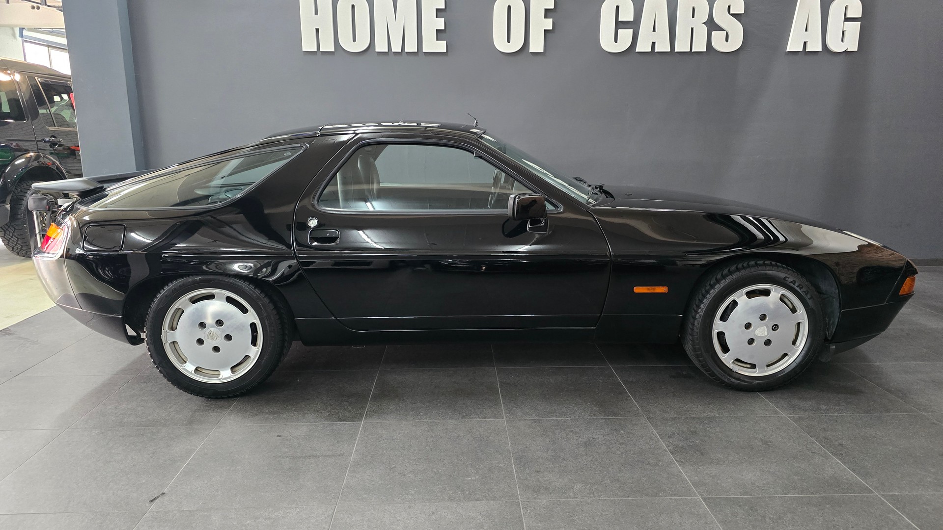 PORSCHE 928 S4-image-15