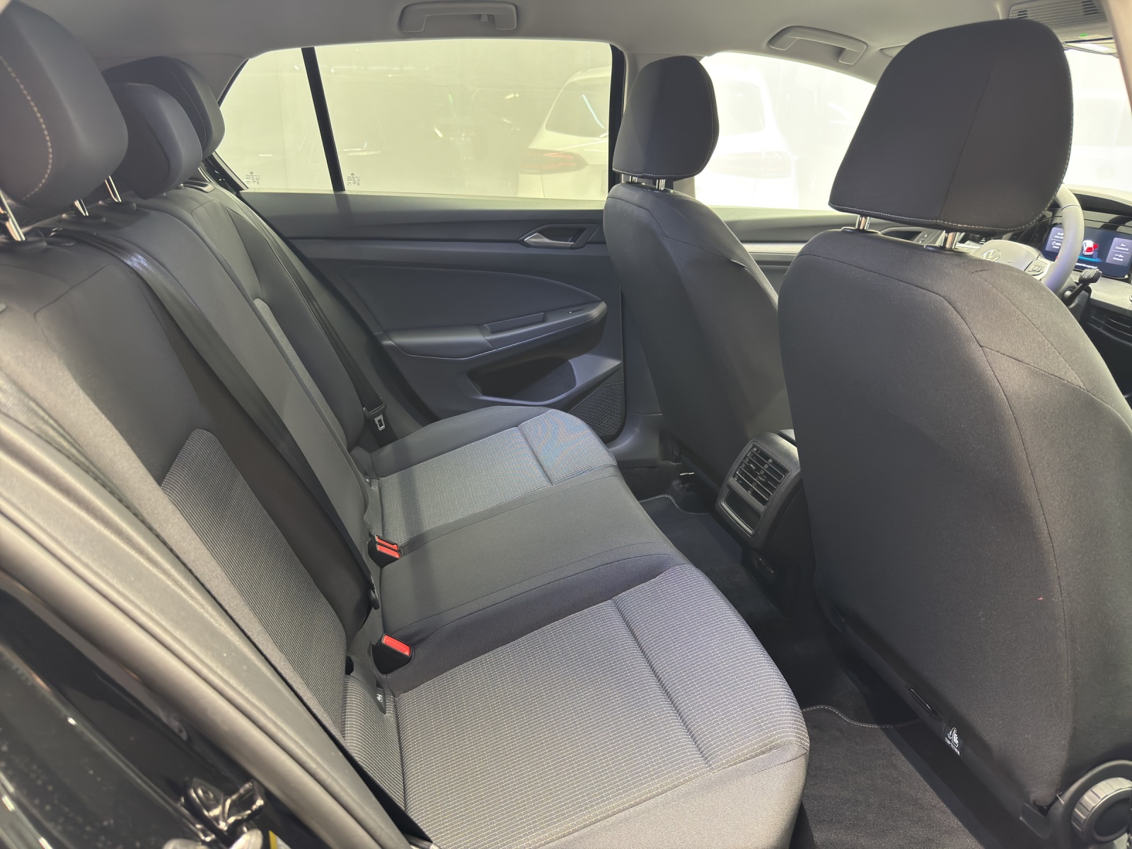 VW Golf VIII 1.5 eTSI Value DSG-image-9
