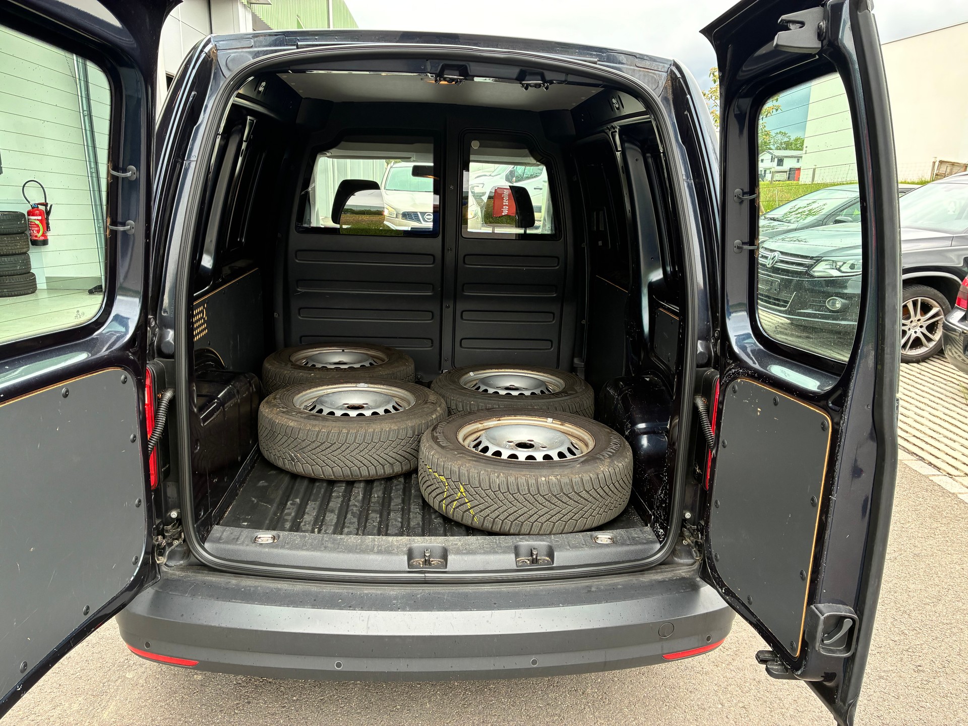 VW Caddy 1.2 TSI BlueMotion Technology-image-6
