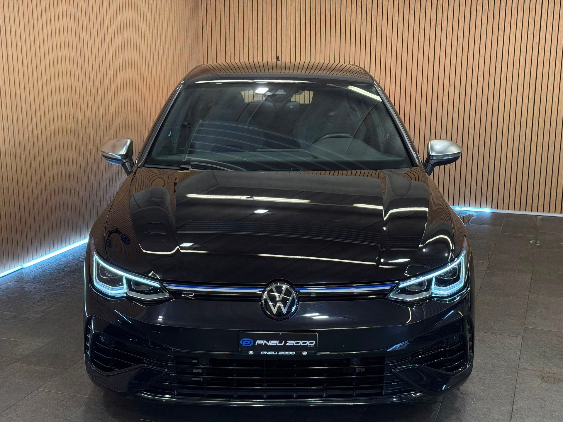 VW Golf 2.0 TSI R DSG 4Motion-image-1