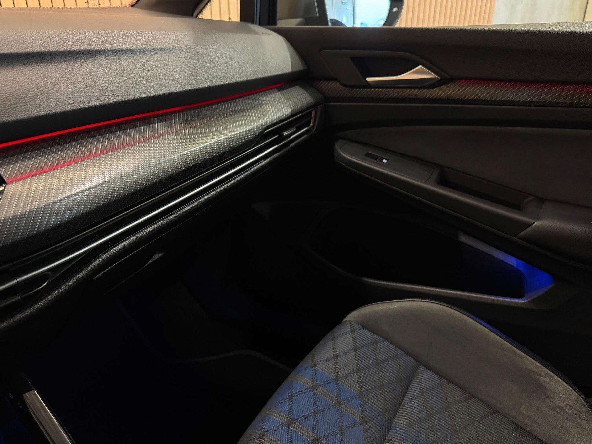 VW Golf 2.0 TSI R DSG 4Motion-image-18