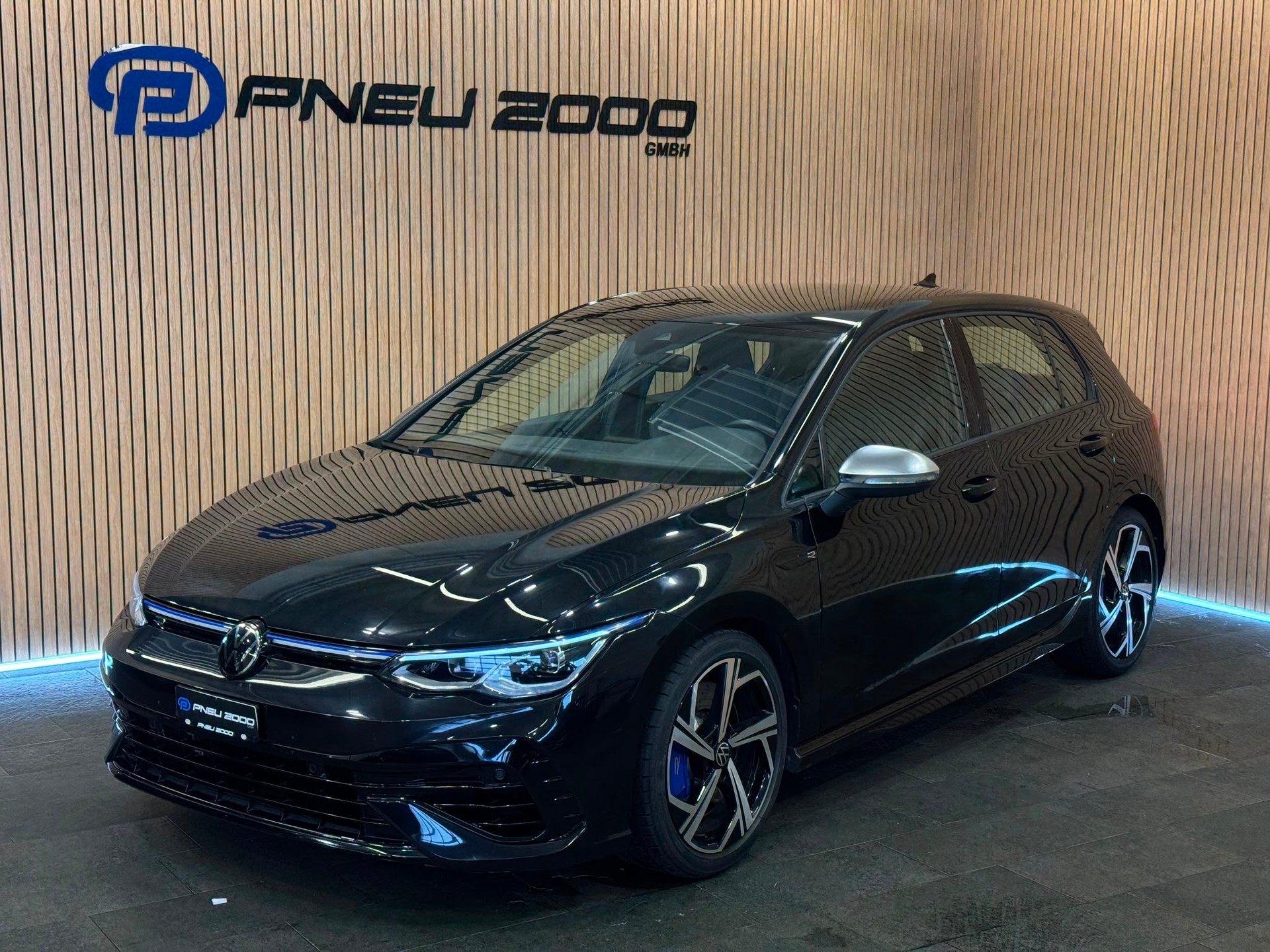 VW Golf 2.0 TSI R DSG 4Motion-image-0