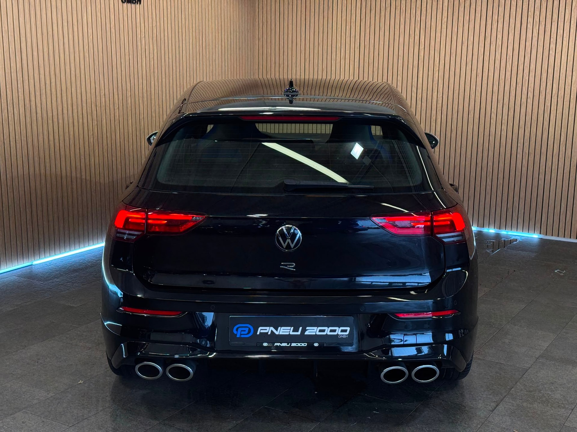 VW Golf 2.0 TSI R DSG 4Motion-image-4