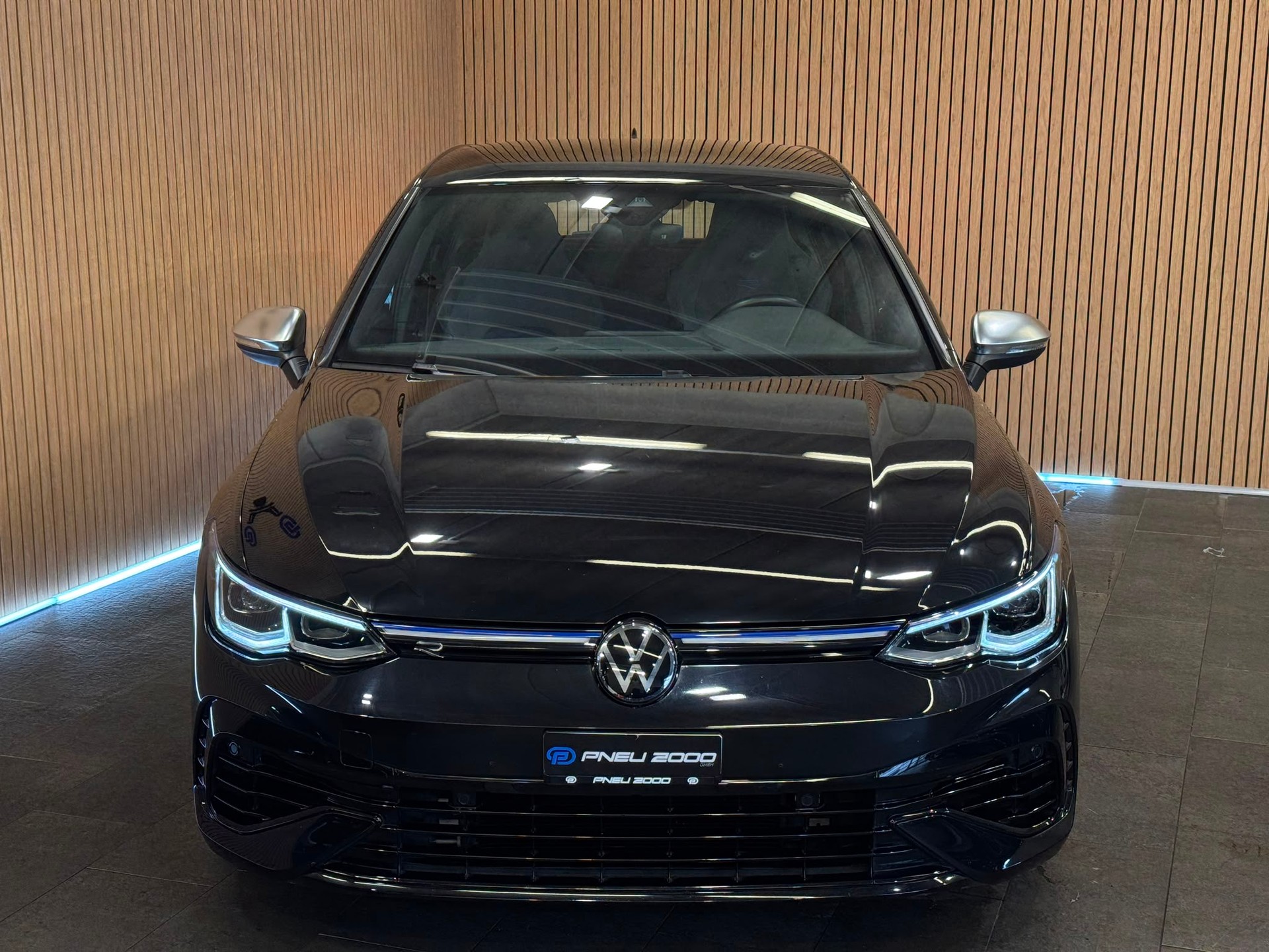 VW Golf 2.0 TSI R DSG 4Motion-image-2