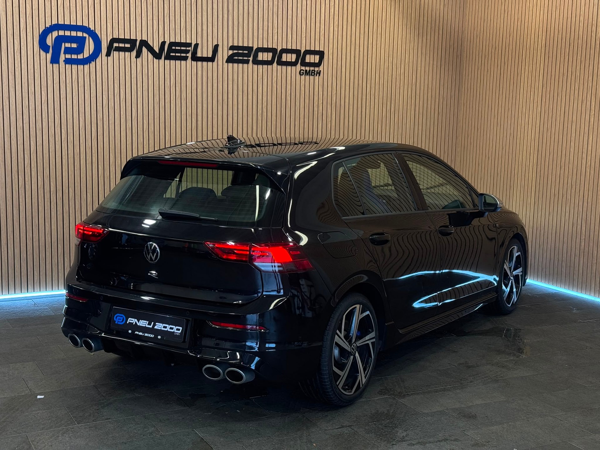 VW Golf 2.0 TSI R DSG 4Motion-image-7