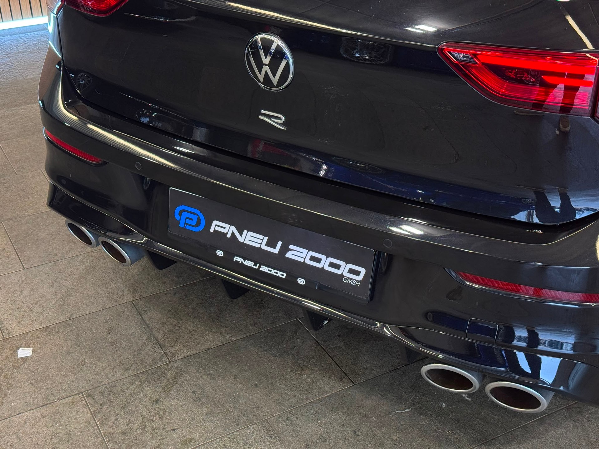 VW Golf 2.0 TSI R DSG 4Motion-image-8